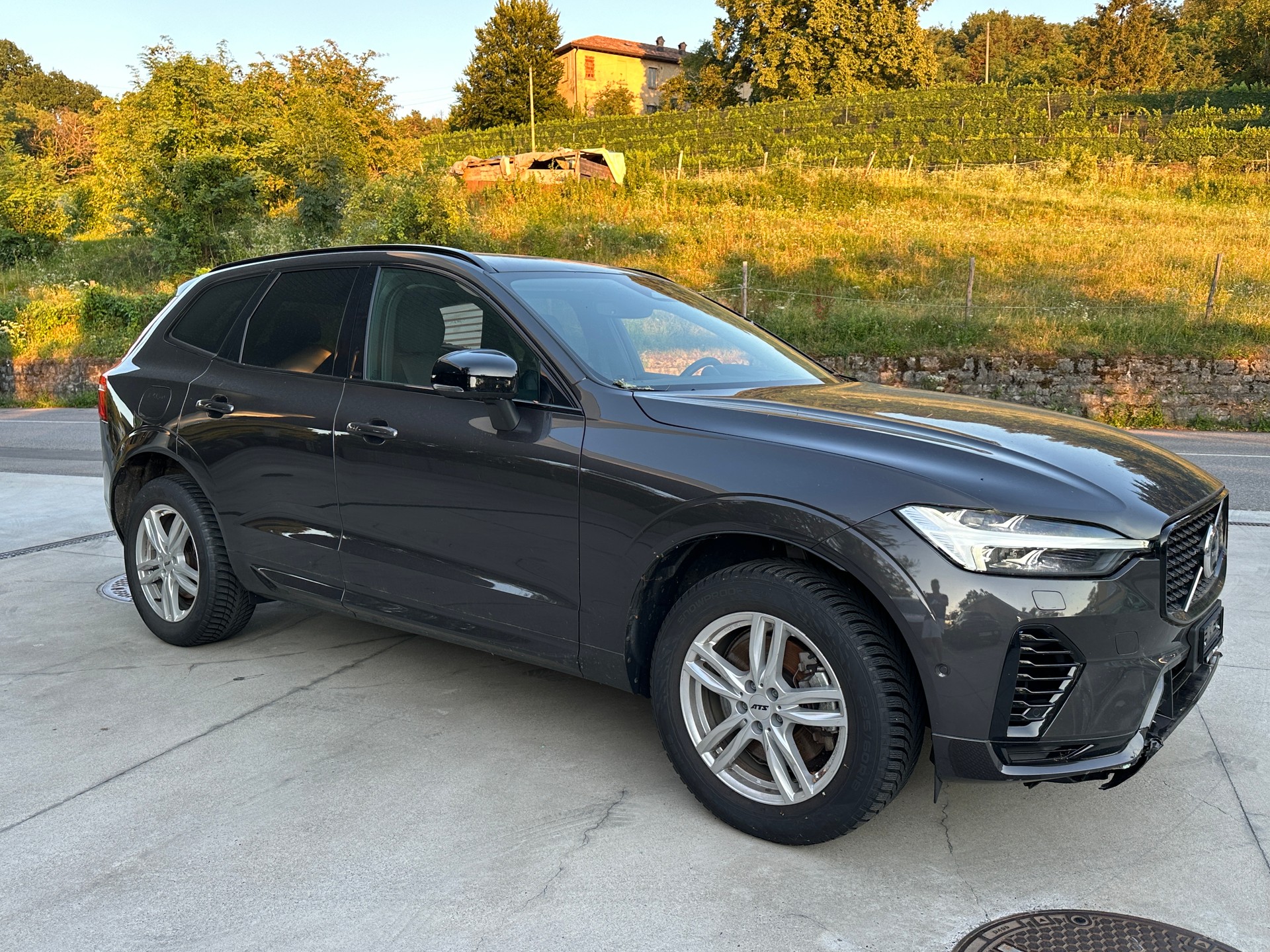 VOLVO XC60 T8 eAWD PluginHybrid Black Edition Geartronic-image-2
