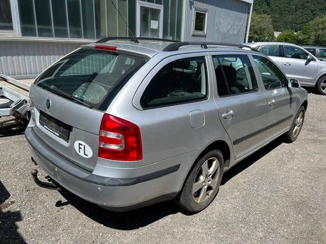 SKODA Octavia 1.9 TDI Adventure 4x4-image-4