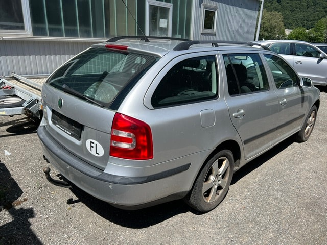SKODA Octavia 1.9 TDI Adventure 4x4-image-2