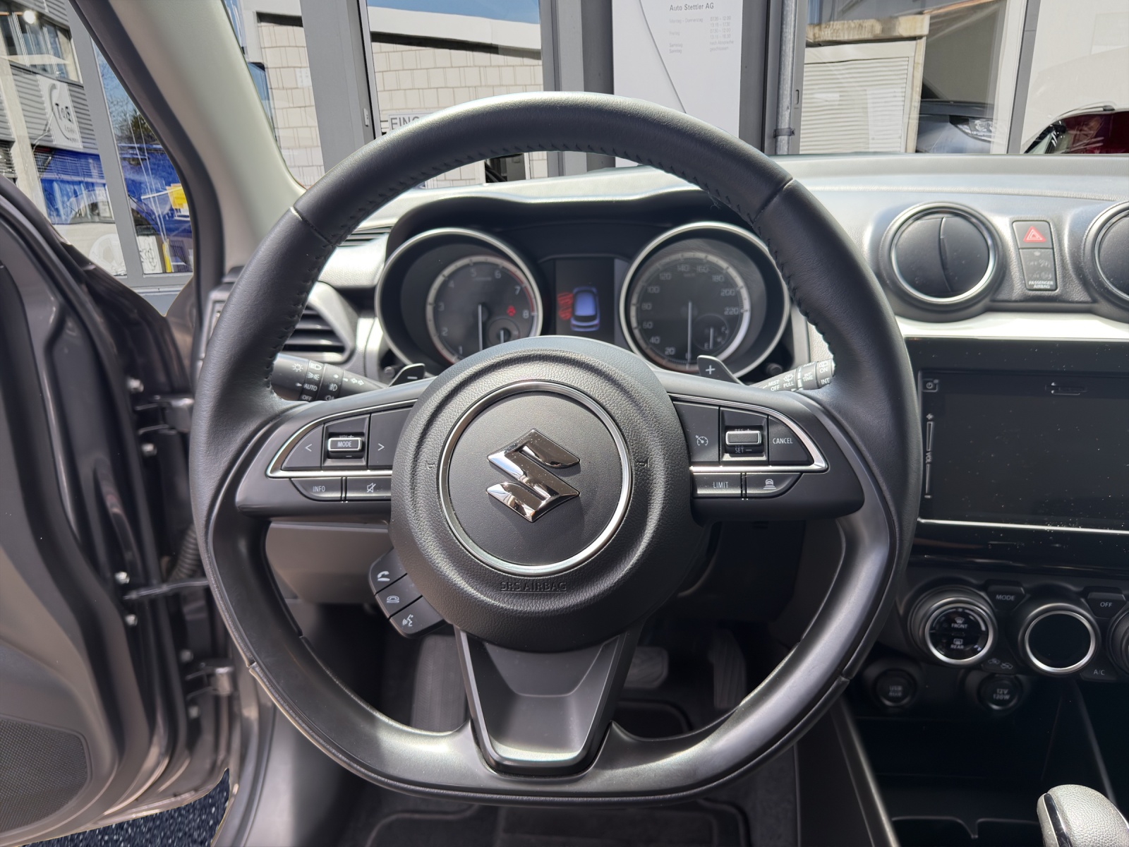SUZUKI Swift 1.0 12V Compact Top Automatic-image-10