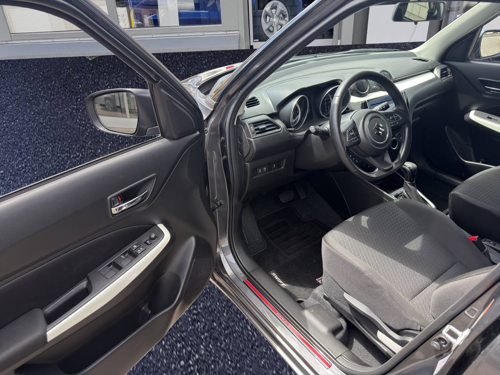 SUZUKI Swift 1.0 12V Compact Top Automatic-image-8