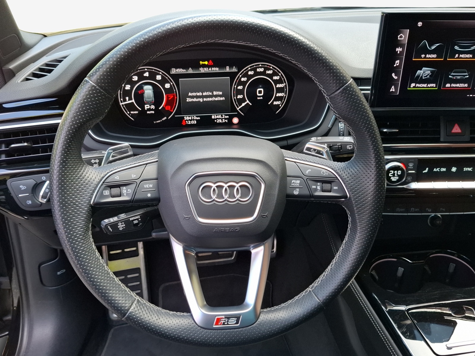 AUDI RS4 Avant quattro tiptronic-image-9