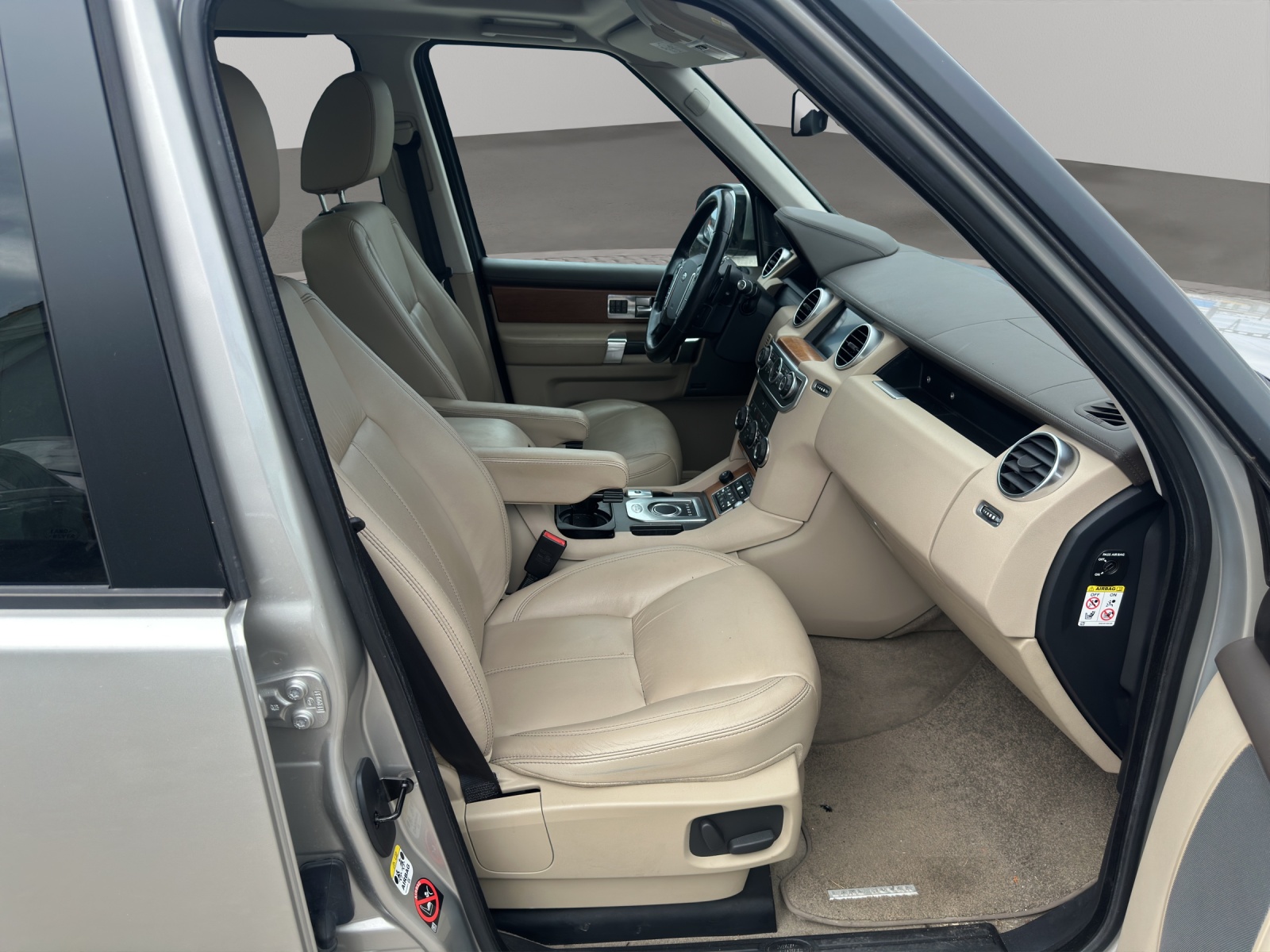 LAND ROVER Discovery 3.0 SDV6 Graphite Automatic-image-9