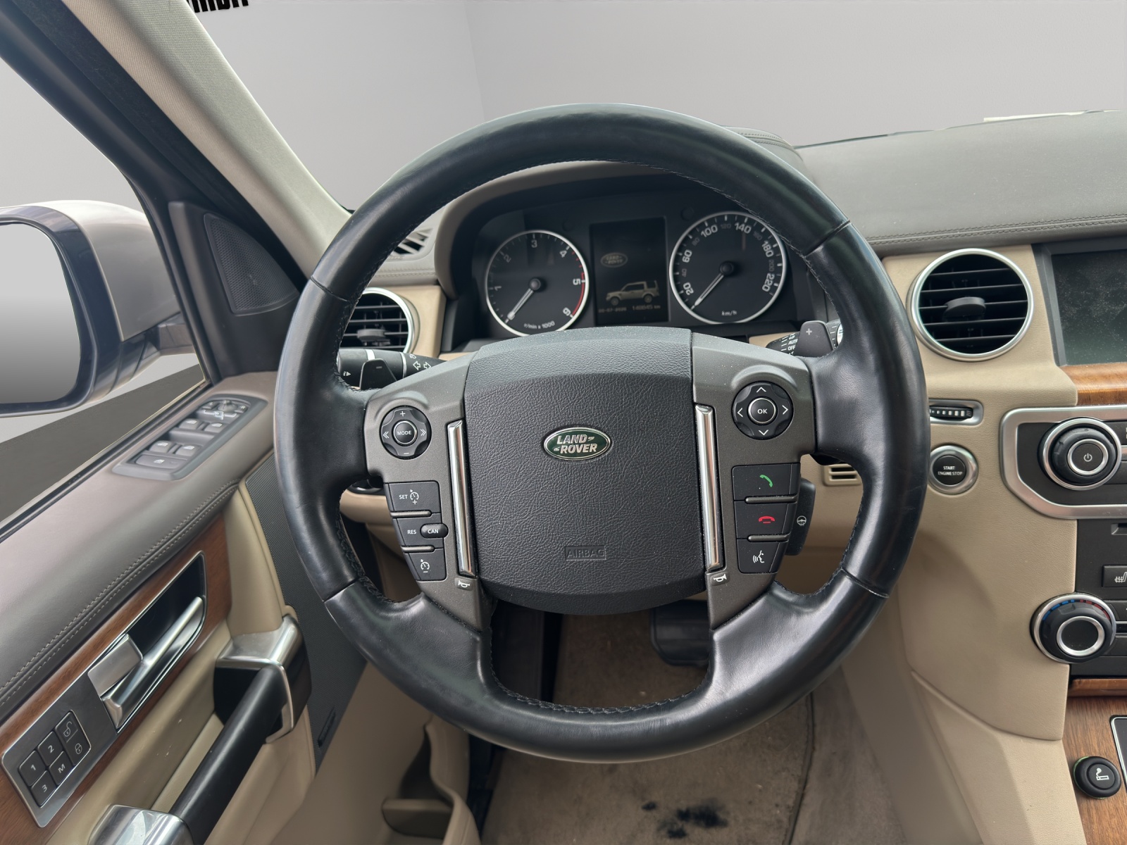 LAND ROVER Discovery 3.0 SDV6 Graphite Automatic-image-17