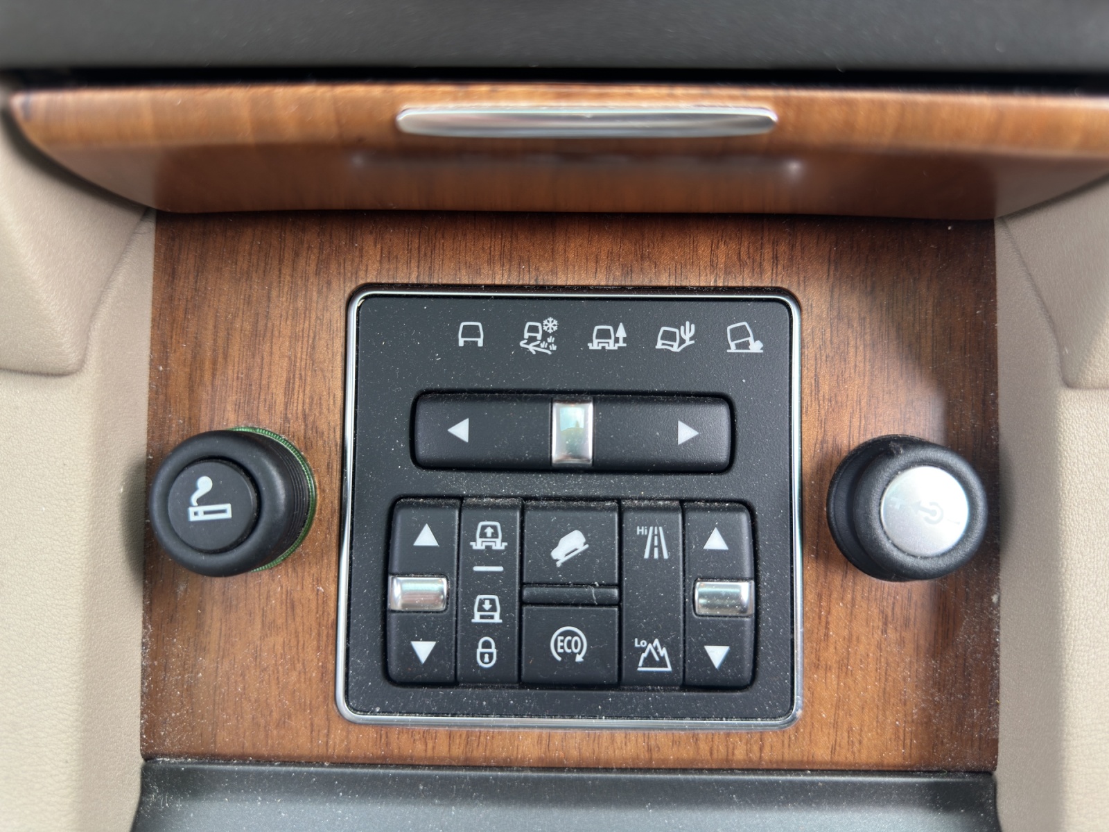 LAND ROVER Discovery 3.0 SDV6 Graphite Automatic-image-19