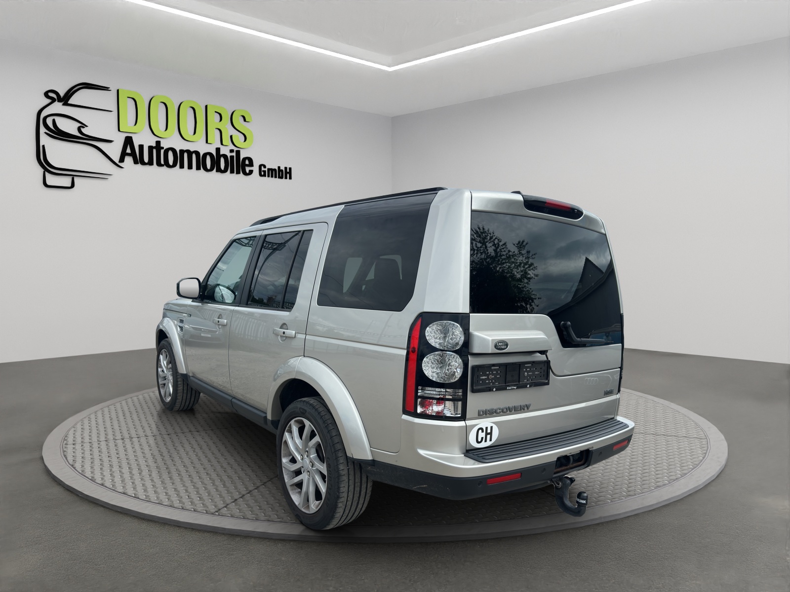 LAND ROVER Discovery 3.0 SDV6 Graphite Automatic-image-3