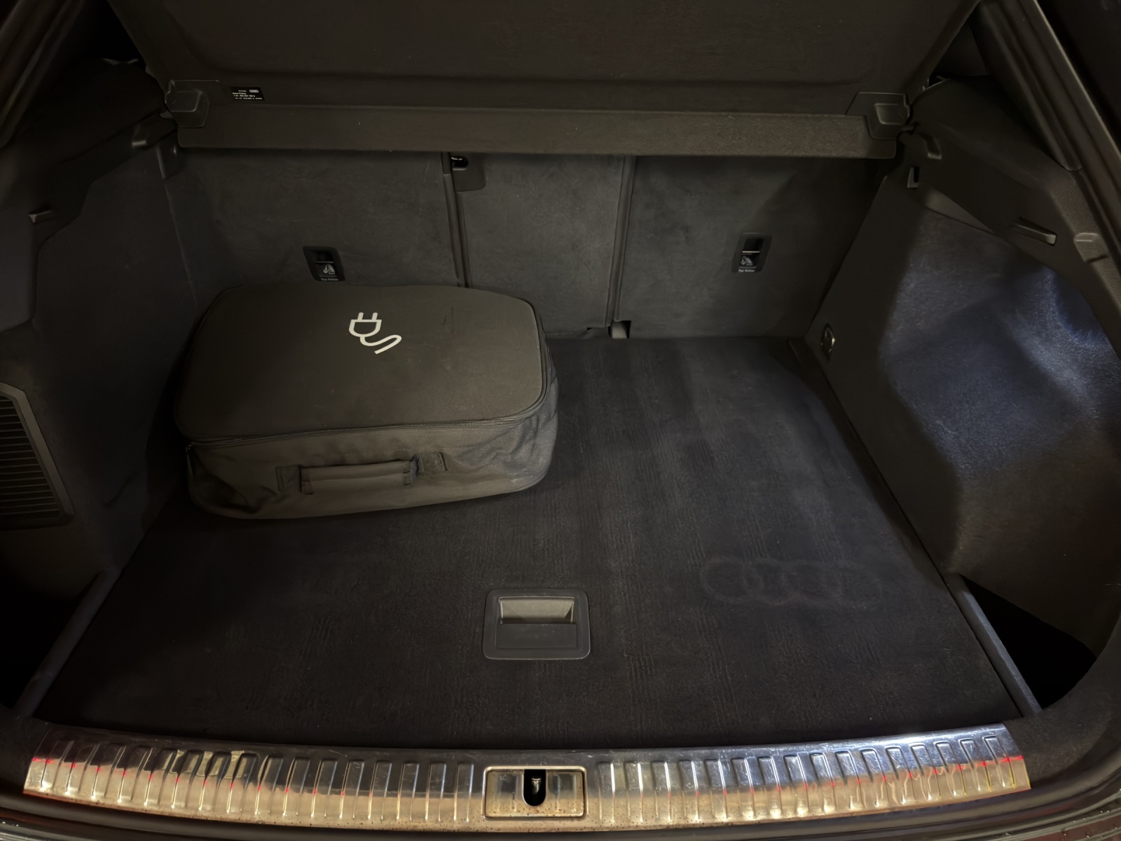 AUDI Q3 45 TFSI e S line Attraction S-tronic-image-16