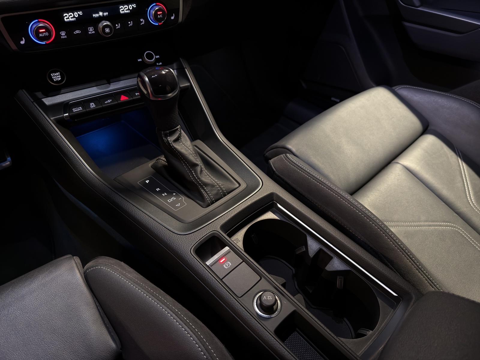 AUDI Q3 45 TFSI e S line Attraction S-tronic-image-12