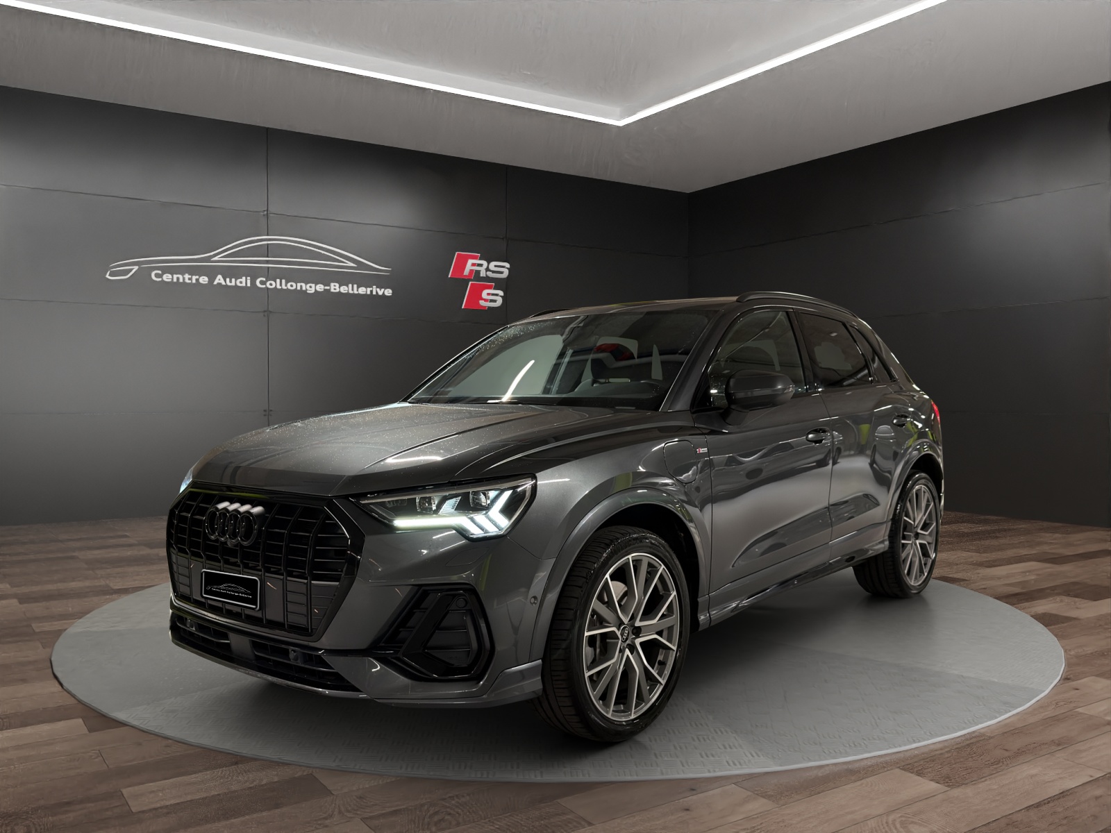 AUDI Q3 45 TFSI e S line Attraction S-tronic-image-0