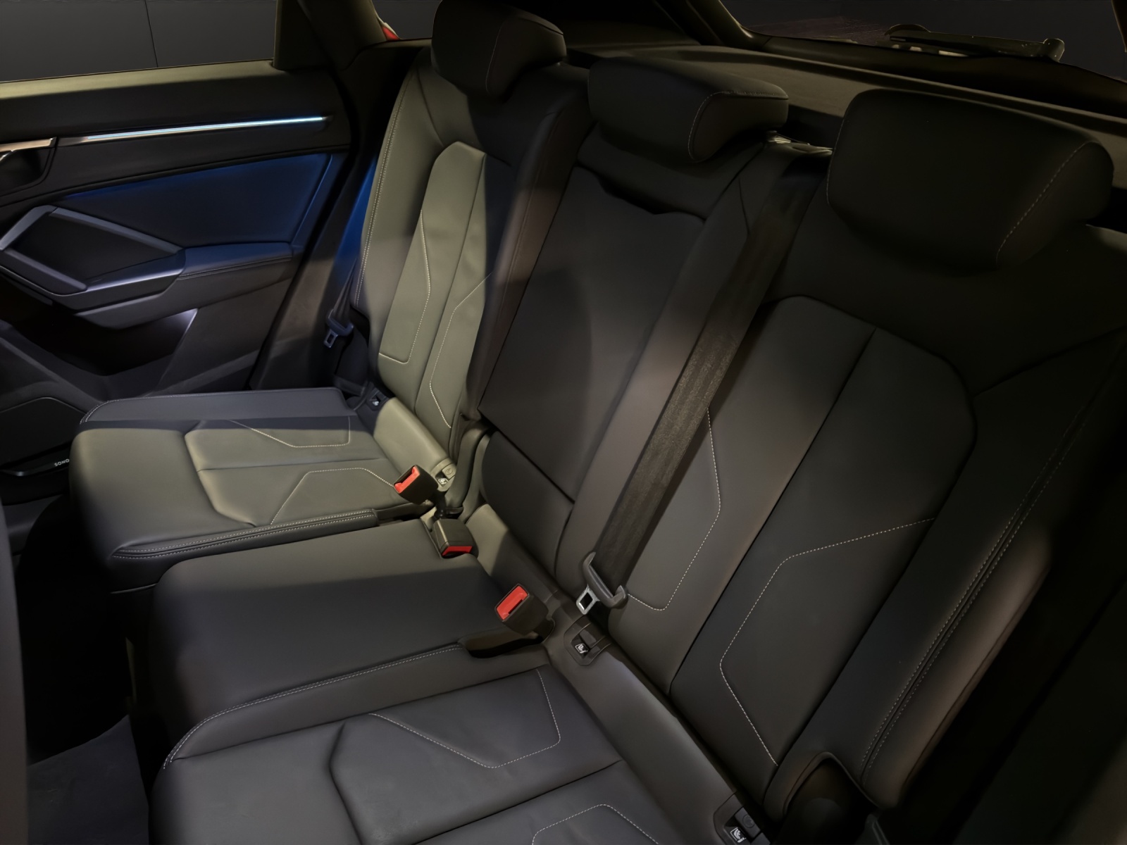 AUDI Q3 45 TFSI e S line Attraction S-tronic-image-10