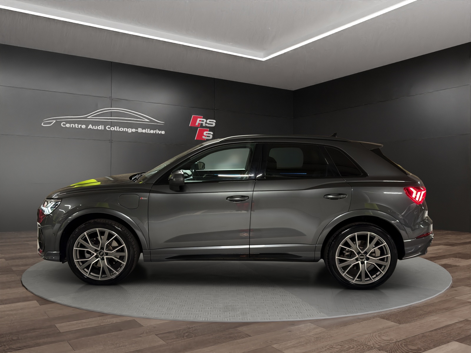 AUDI Q3 45 TFSI e S line Attraction S-tronic-image-2