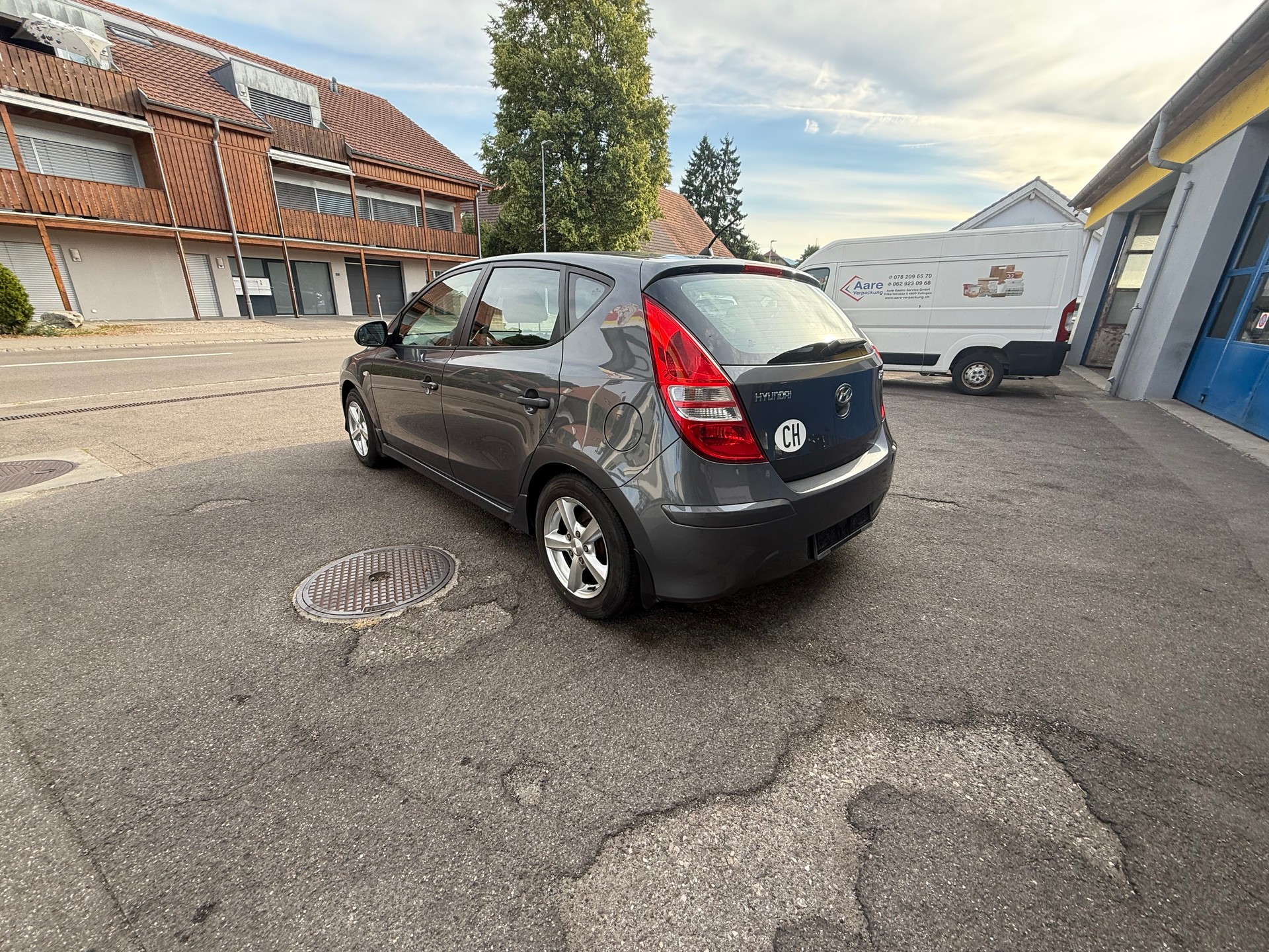 HYUNDAI i30 1.6 Style-image-4