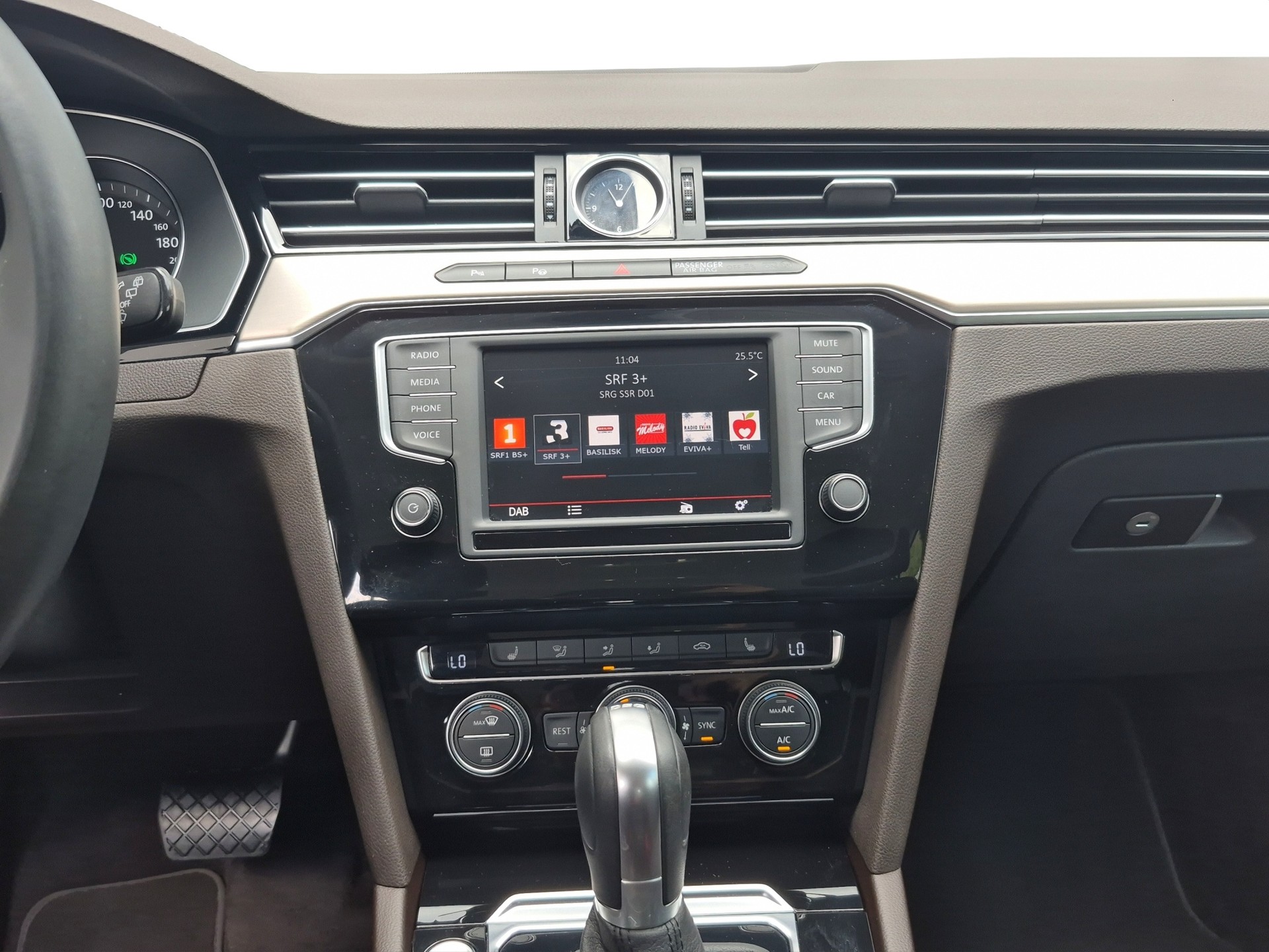 VW Passat Variant 1.8 TSI BMT Comfortline DSG *App-Connect*-image-9