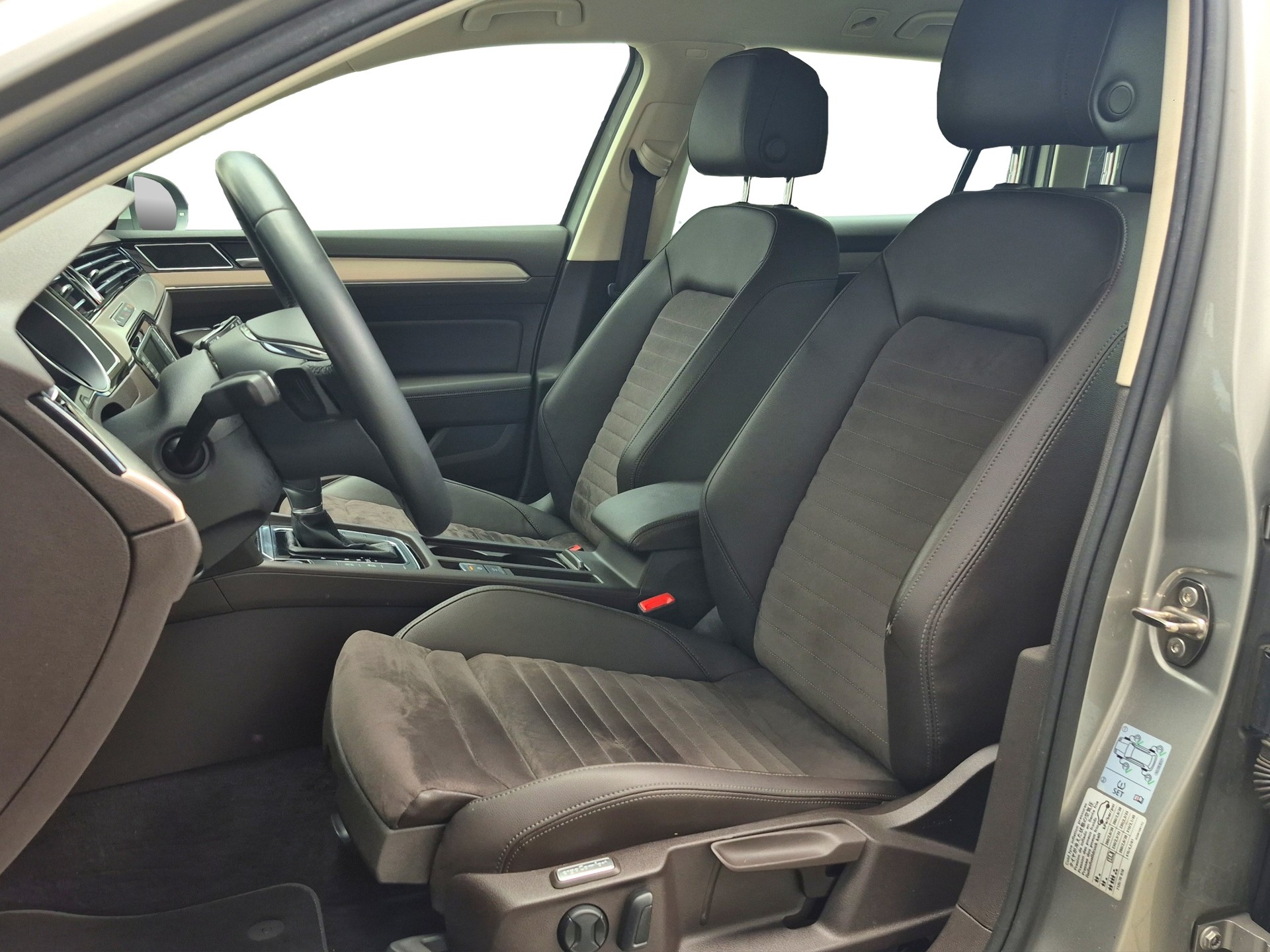 VW Passat Variant 1.8 TSI BMT Comfortline DSG *App-Connect*-image-10