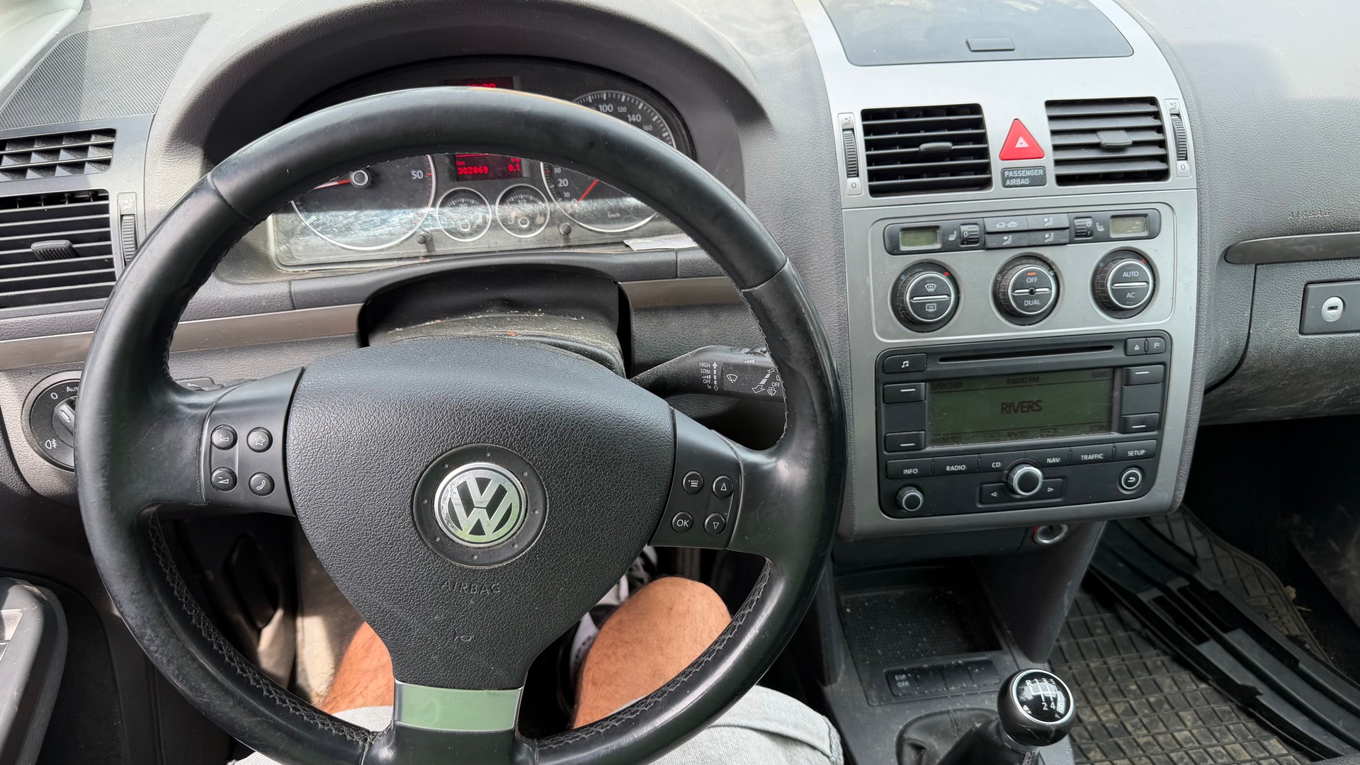 VW Touran 1.9 TDI Trendline-image-7