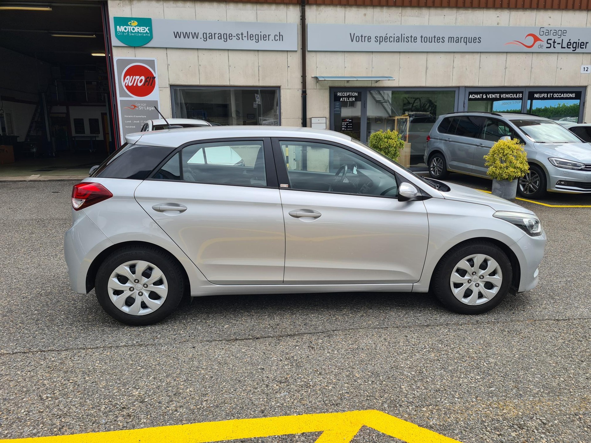 HYUNDAI i20 1.0 T-GDi Amplia-image-5