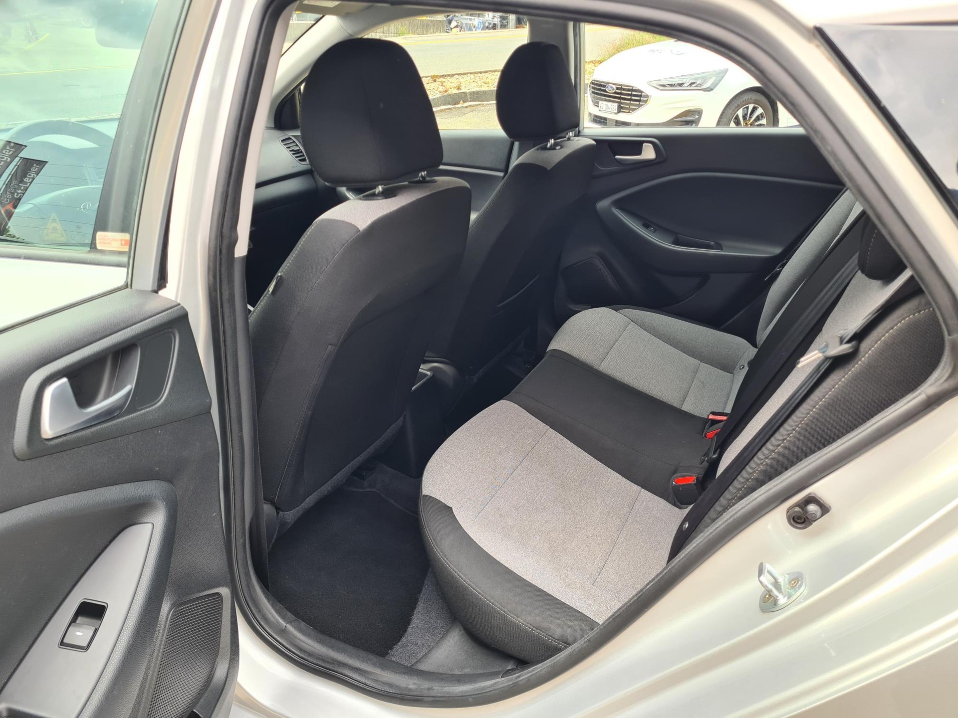HYUNDAI i20 1.0 T-GDi Amplia-image-8