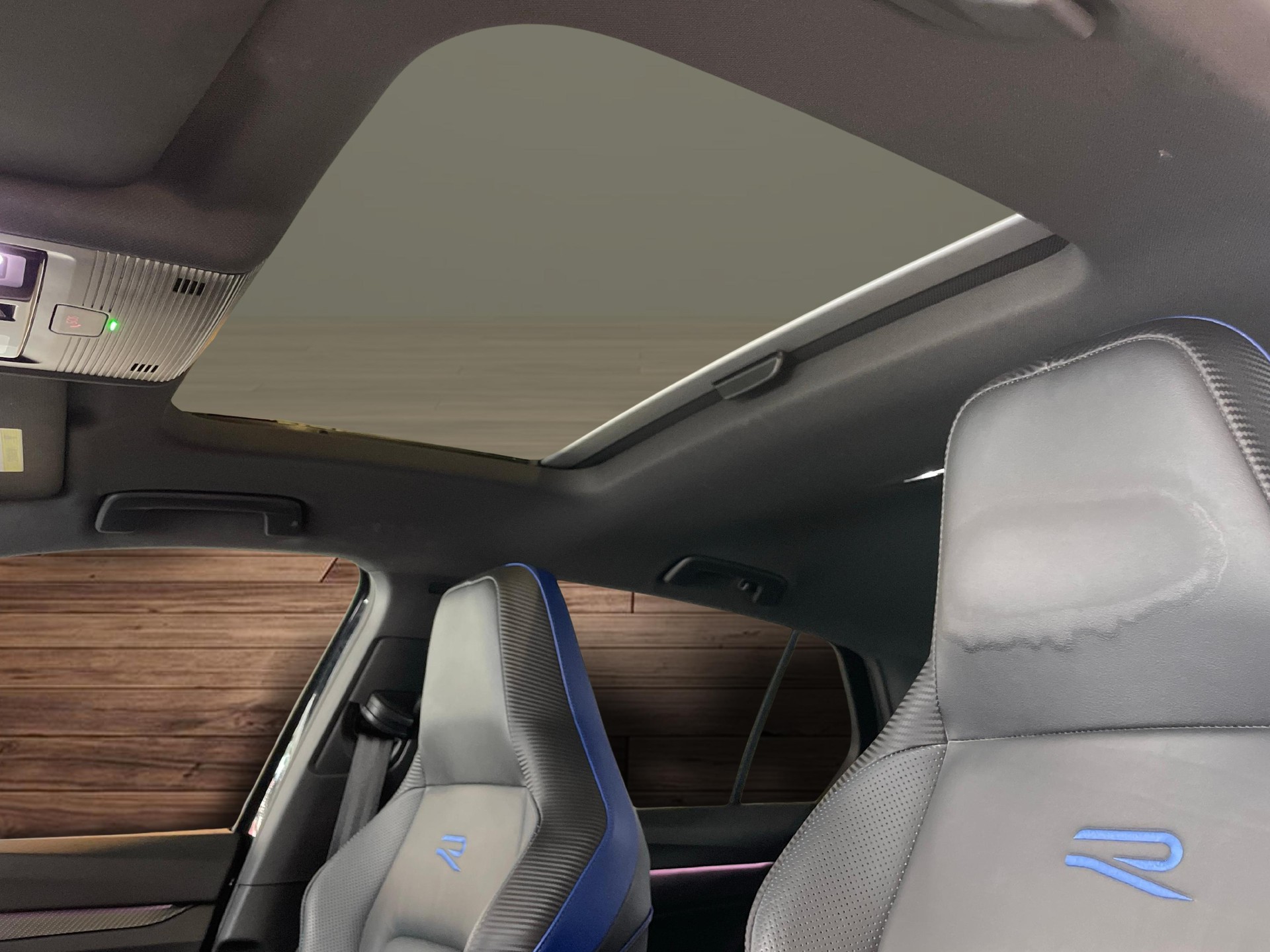 VW Golf VIII 2.0 TSI R Performance DSG 4motion-image-9