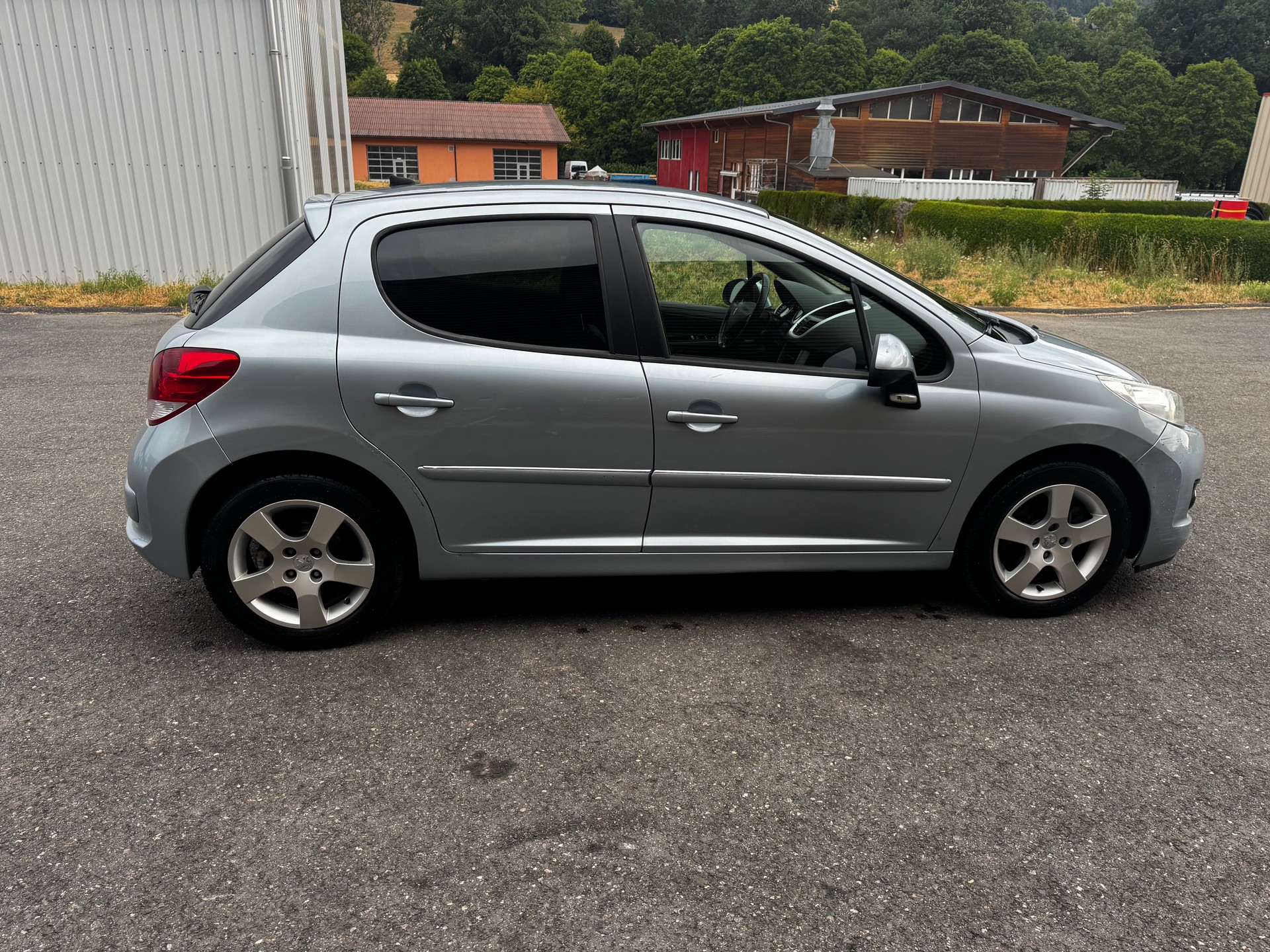 PEUGEOT 207 1.6 16V Sport Automatic-image-3