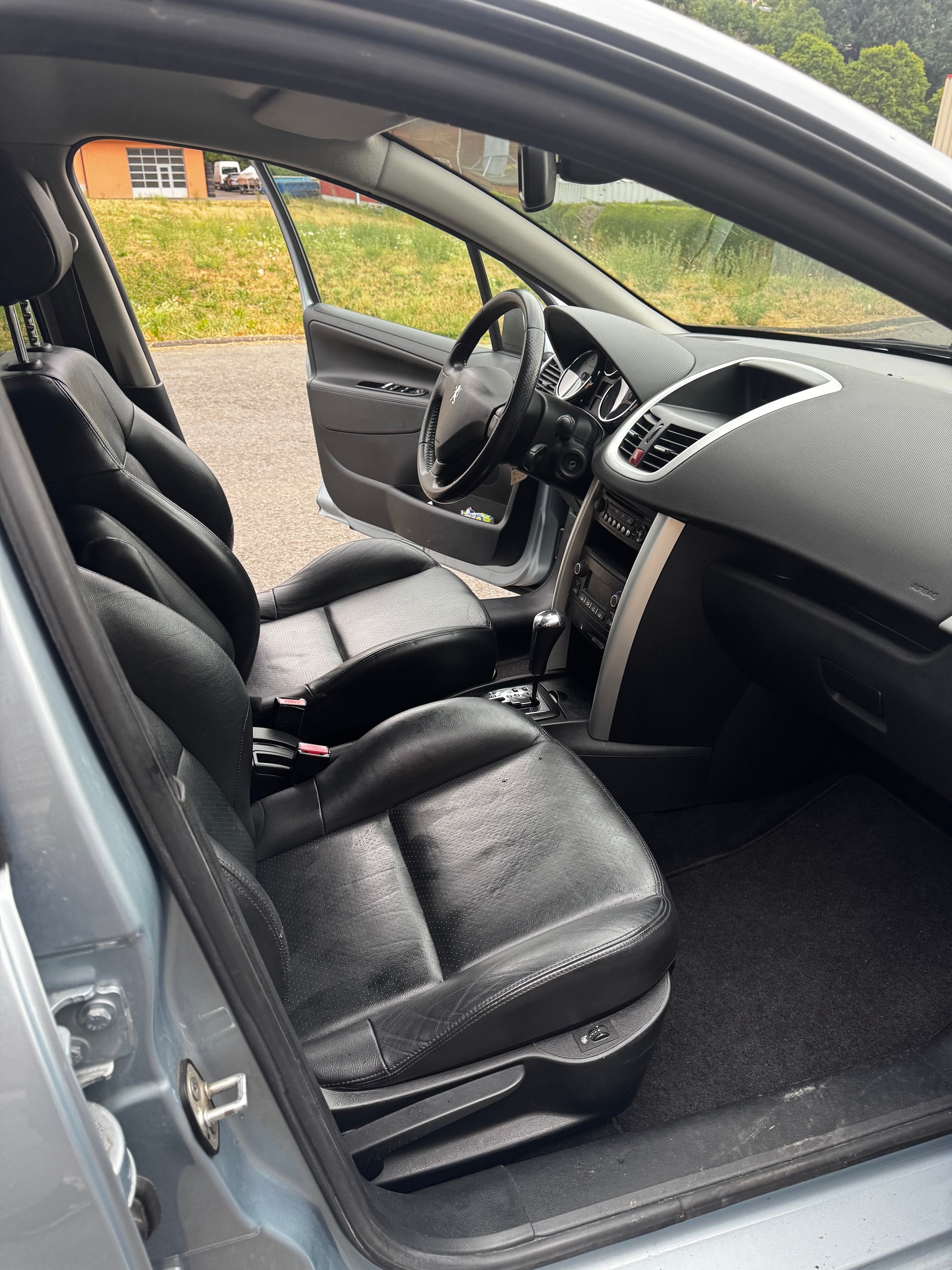 PEUGEOT 207 1.6 16V Sport Automatic-image-9