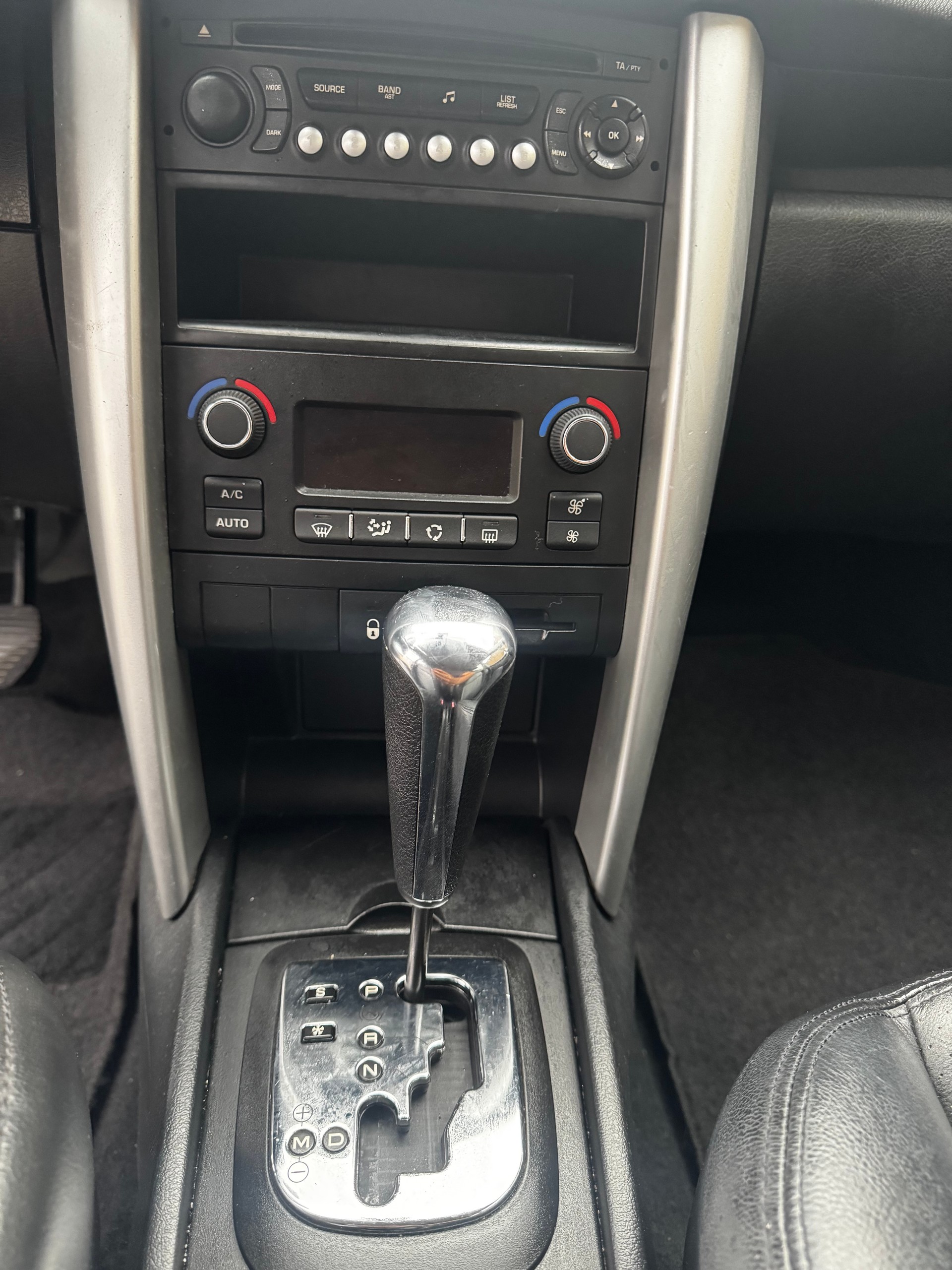 PEUGEOT 207 1.6 16V Sport Automatic-image-8
