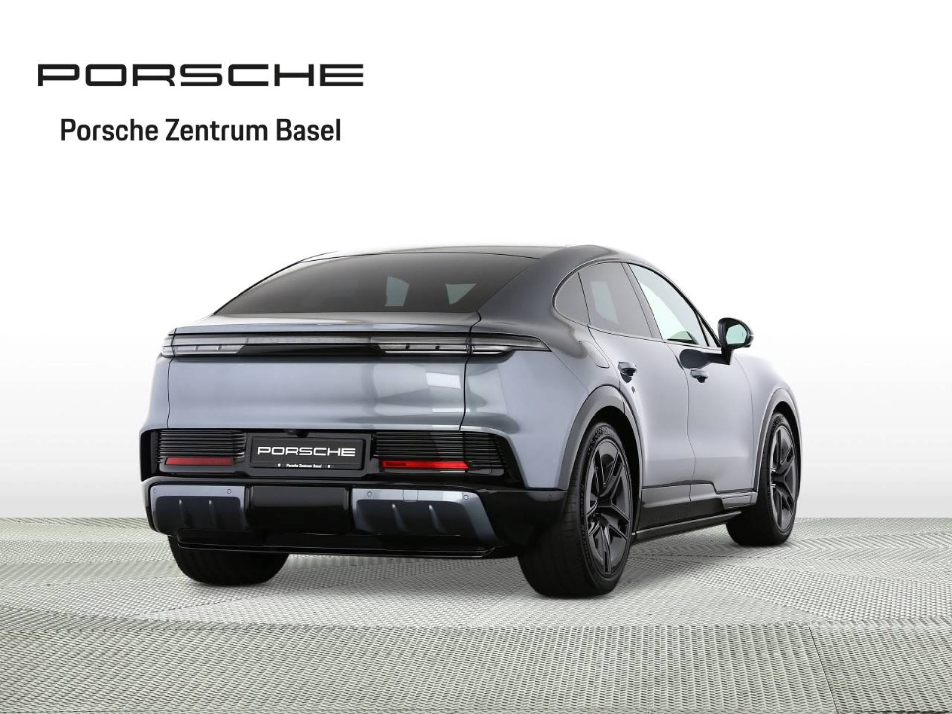 PORSCHE Cayenne S Coupé Electric-showroom-element-2