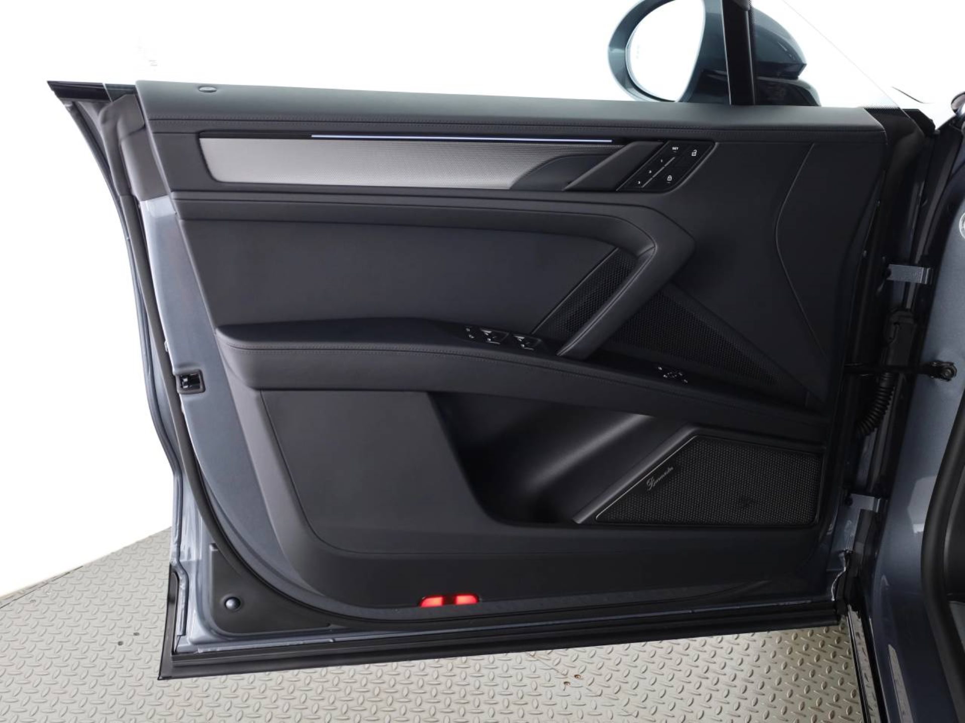 PORSCHE Cayenne S Coupé Electric-image-29