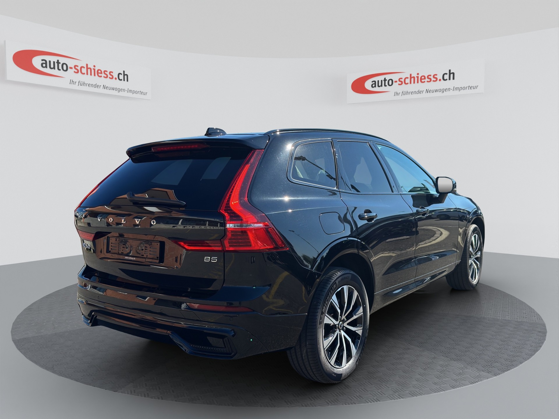 VOLVO XC60 B5 Benzin Mild Hybrid AWD Plus Dark Geartronic-image-5