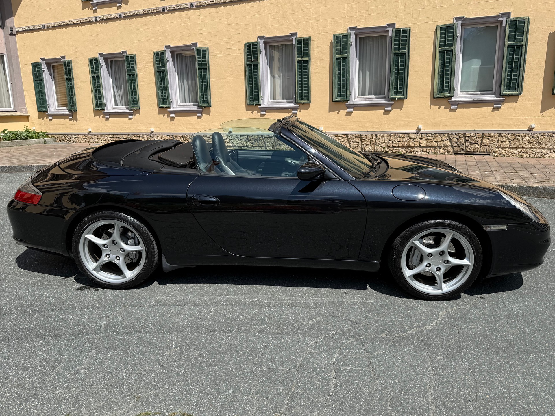 PORSCHE 911 Carrera 4 Cabrio-image-3