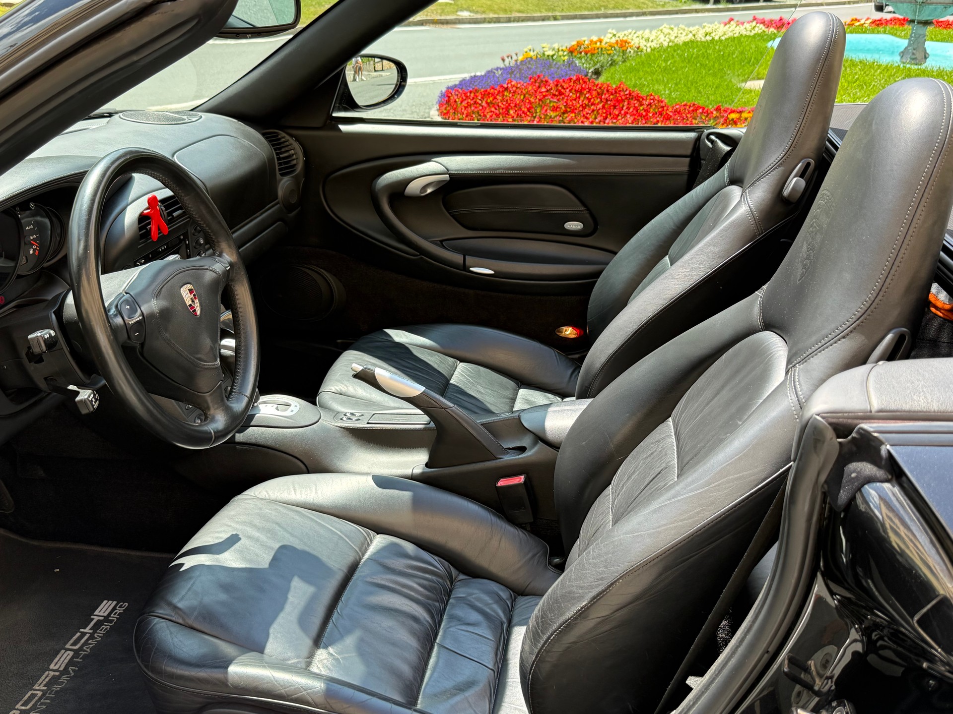 PORSCHE 911 Carrera 4 Cabrio-image-8