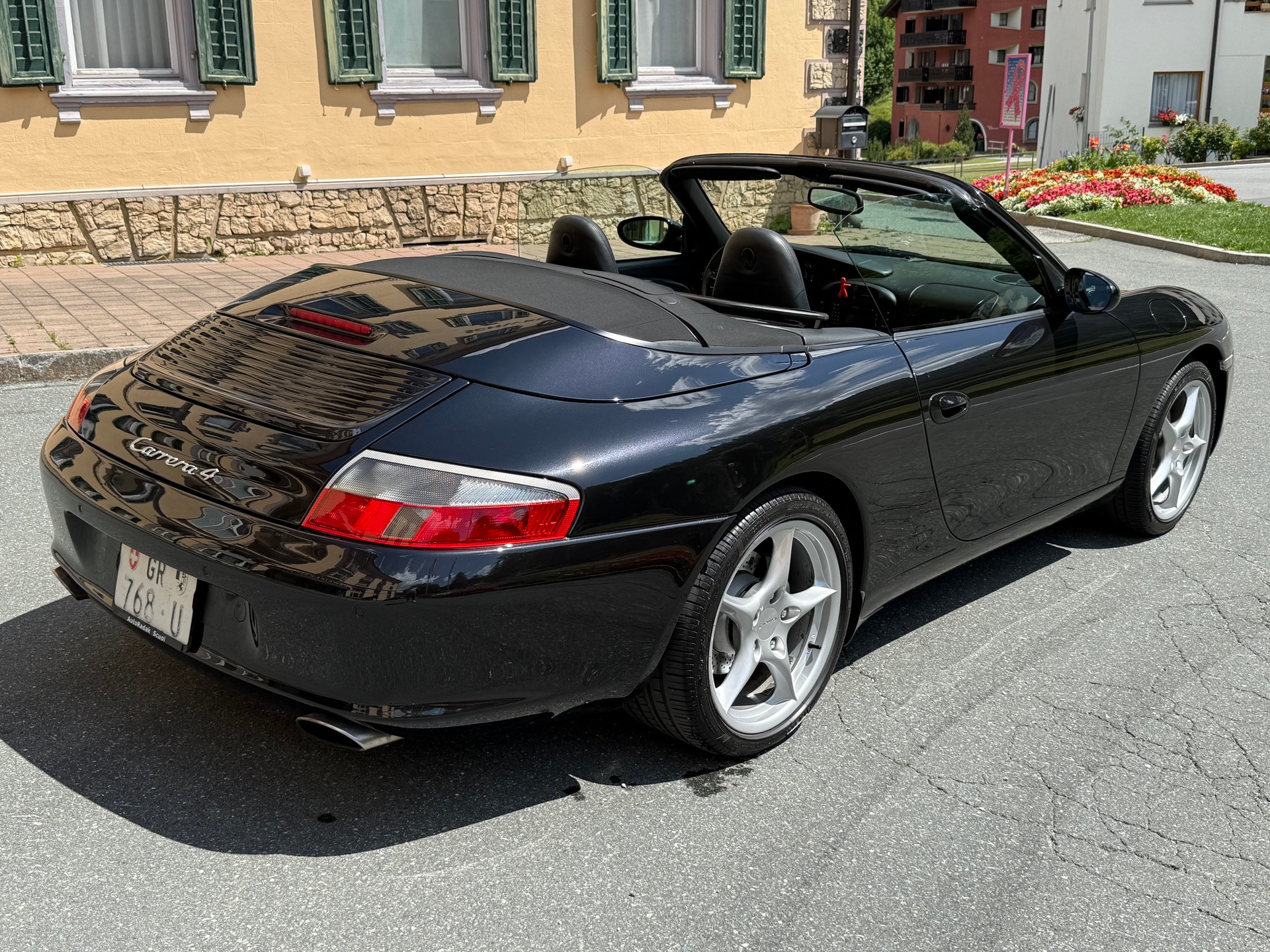 PORSCHE 911 Carrera 4 Cabrio-image-4