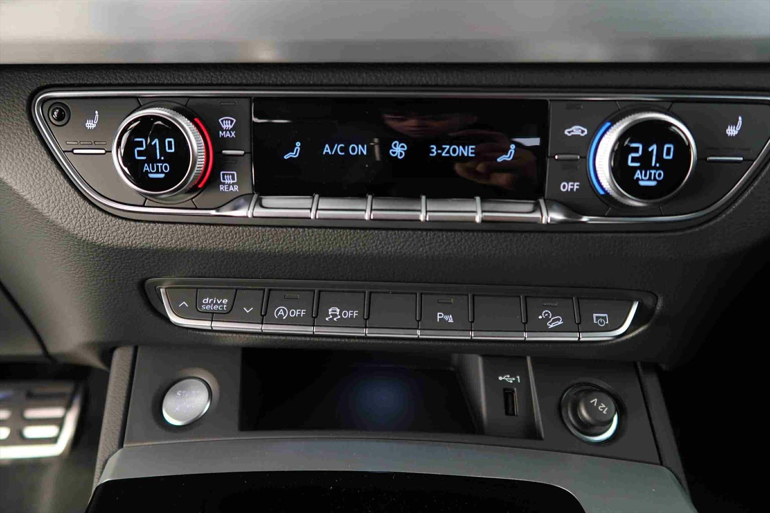 AUDI Q5 40 TDI S-Line quattro S-tronic-image-11