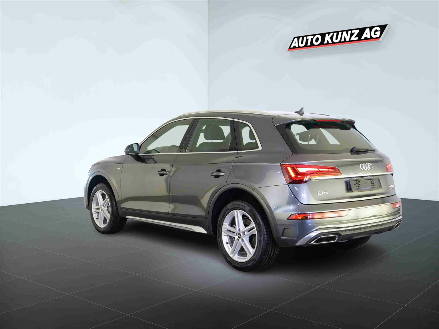 AUDI Q5 40 TDI S-Line quattro S-tronic-showroom-element-1