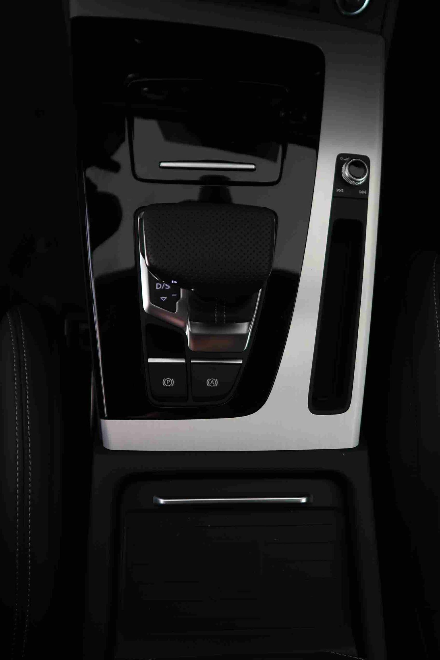 AUDI Q5 40 TDI S-Line quattro S-tronic-image-12