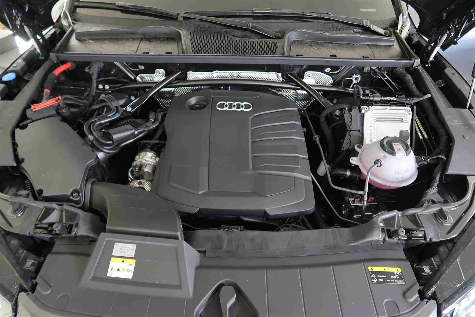 AUDI Q5 40 TDI S-Line quattro S-tronic-image-13