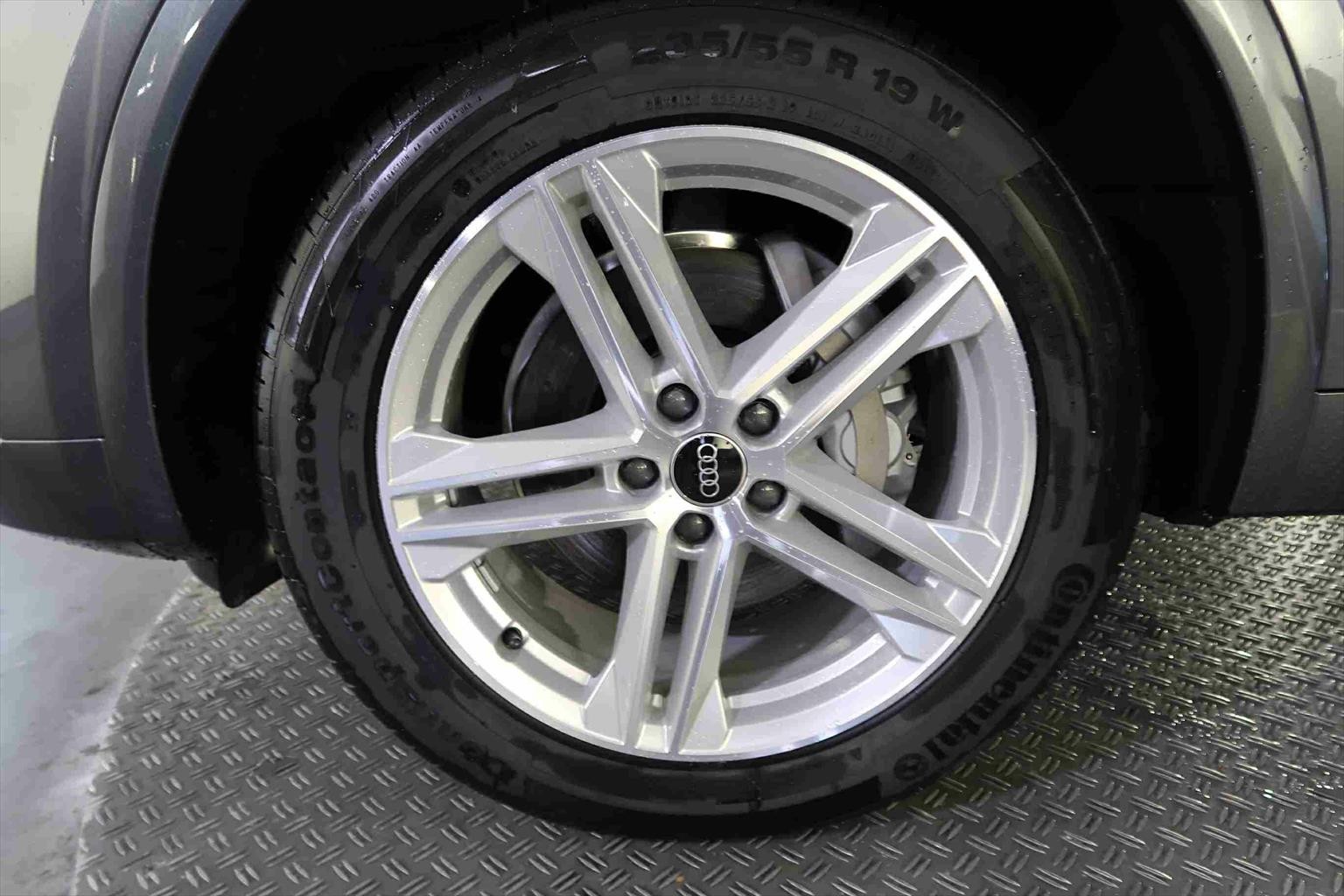 AUDI Q5 40 TDI S-Line quattro S-tronic-image-14