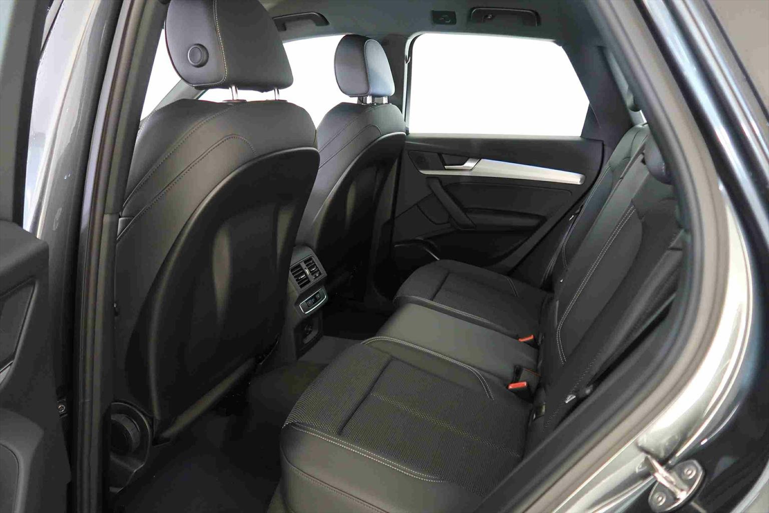 AUDI Q5 40 TDI S-Line quattro S-tronic-image-6