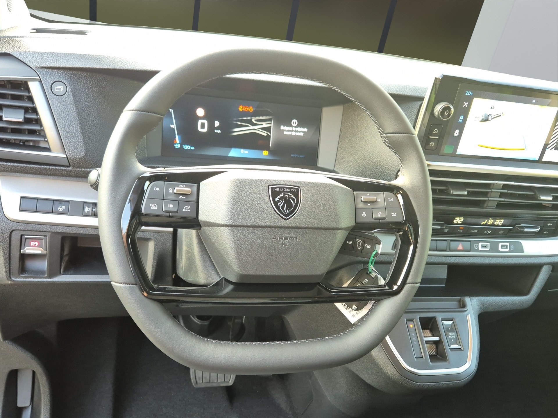 PEUGEOT Traveller Standard 2.2 BlueHDi 180 Family Edition S/S-image-9