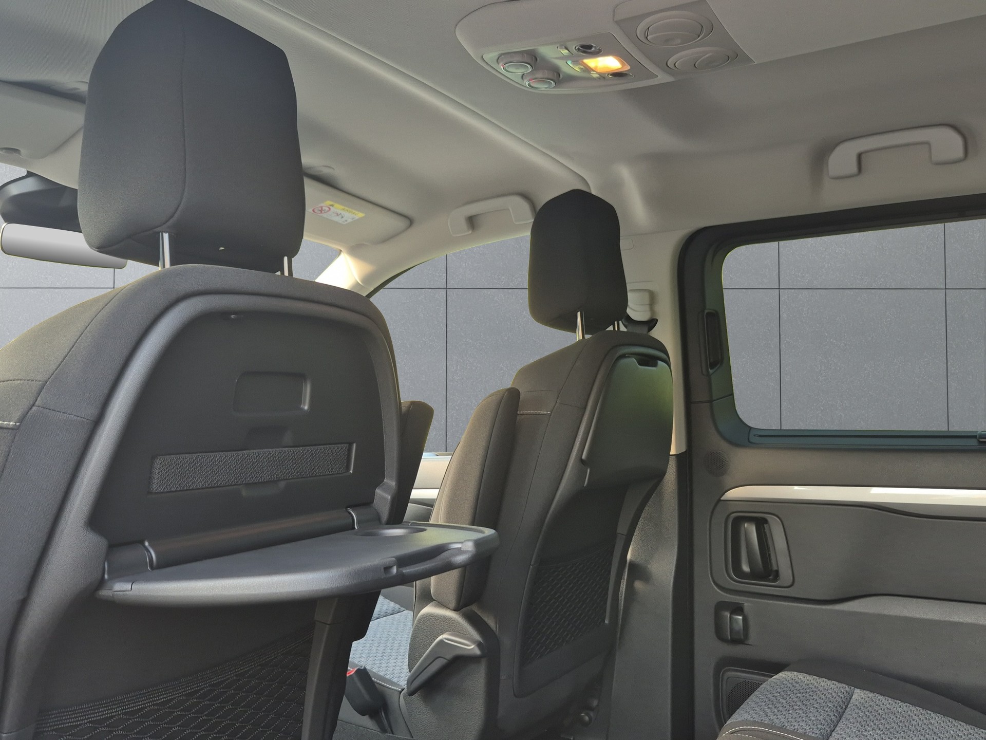 PEUGEOT Traveller Standard 2.2 BlueHDi 180 Family Edition S/S-image-22