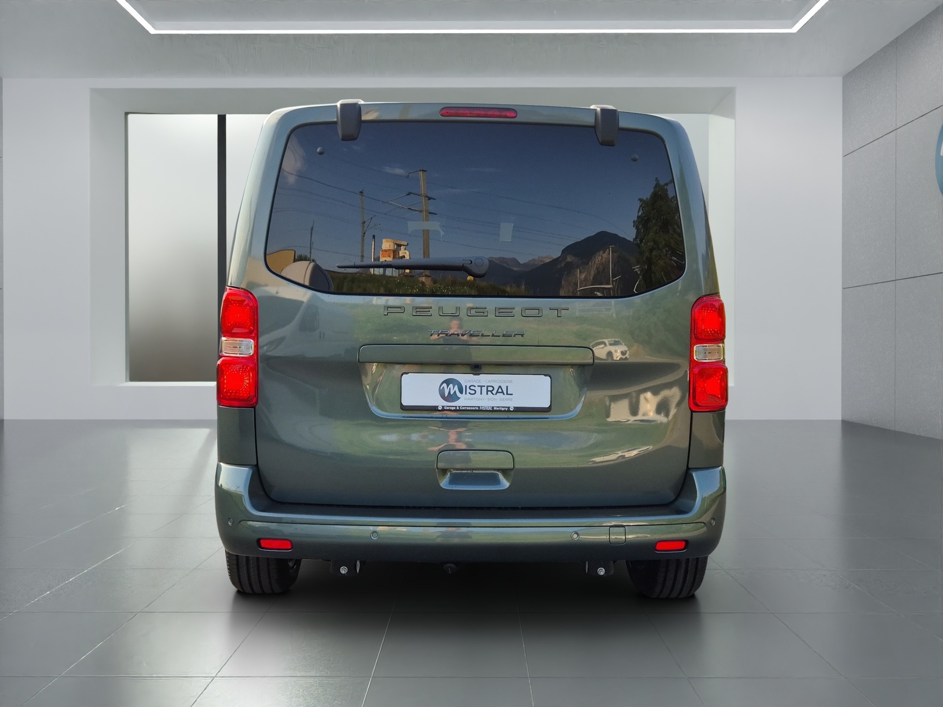 PEUGEOT Traveller Standard 2.2 BlueHDi 180 Family Edition S/S-image-4