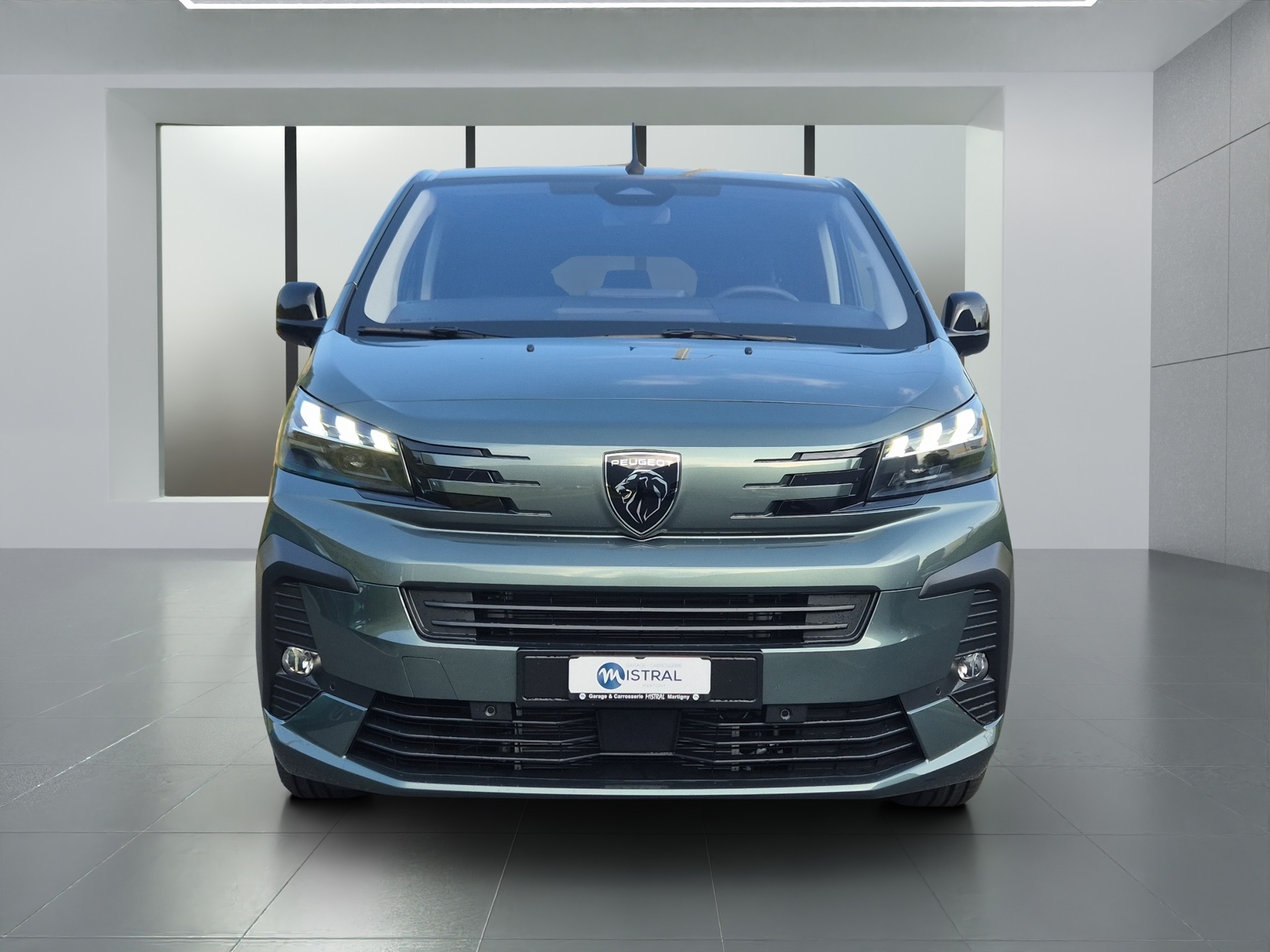 PEUGEOT Traveller Standard 2.2 BlueHDi 180 Family Edition S/S-image-7