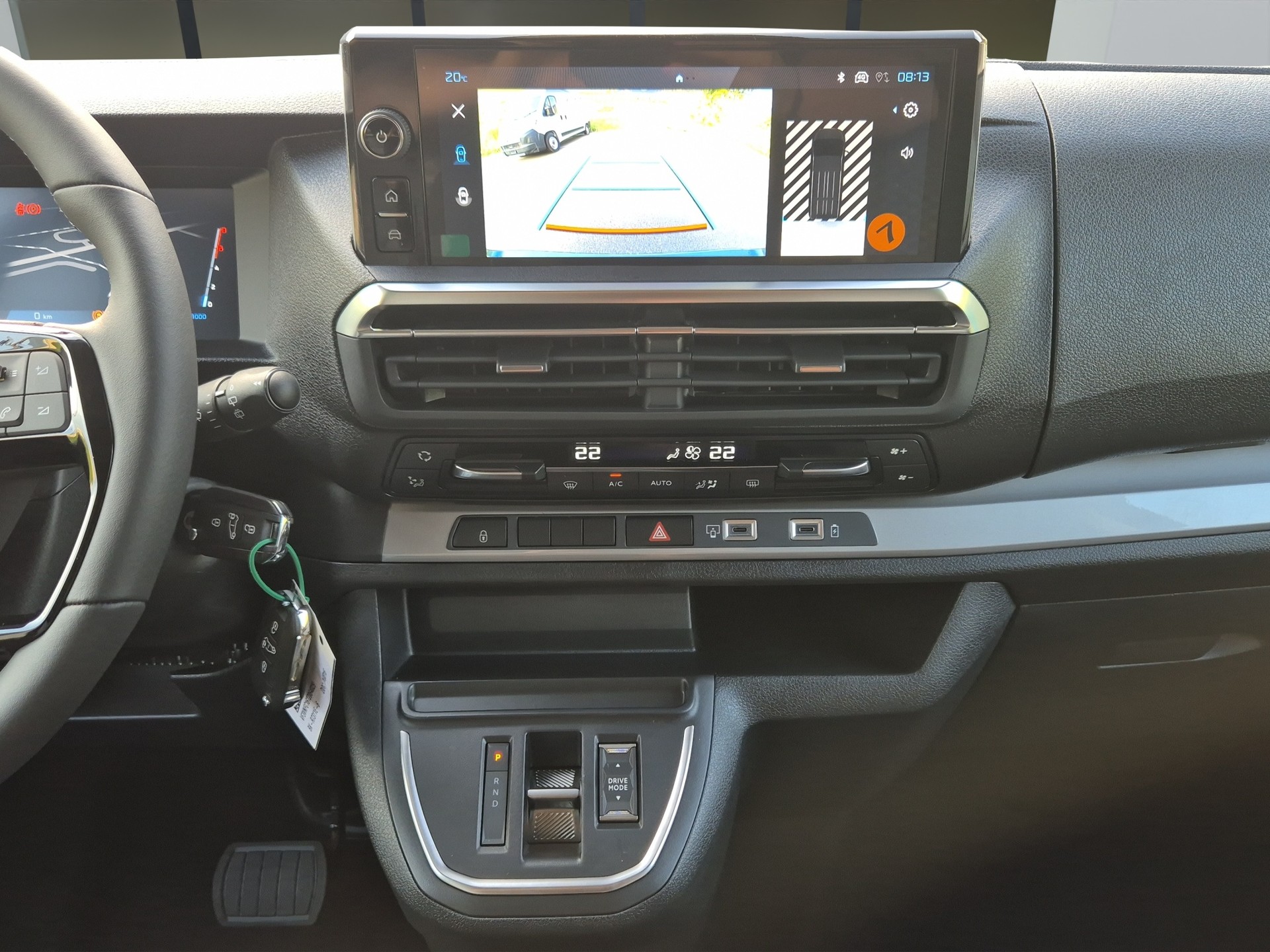 PEUGEOT Traveller Standard 2.2 BlueHDi 180 Family Edition S/S-image-13