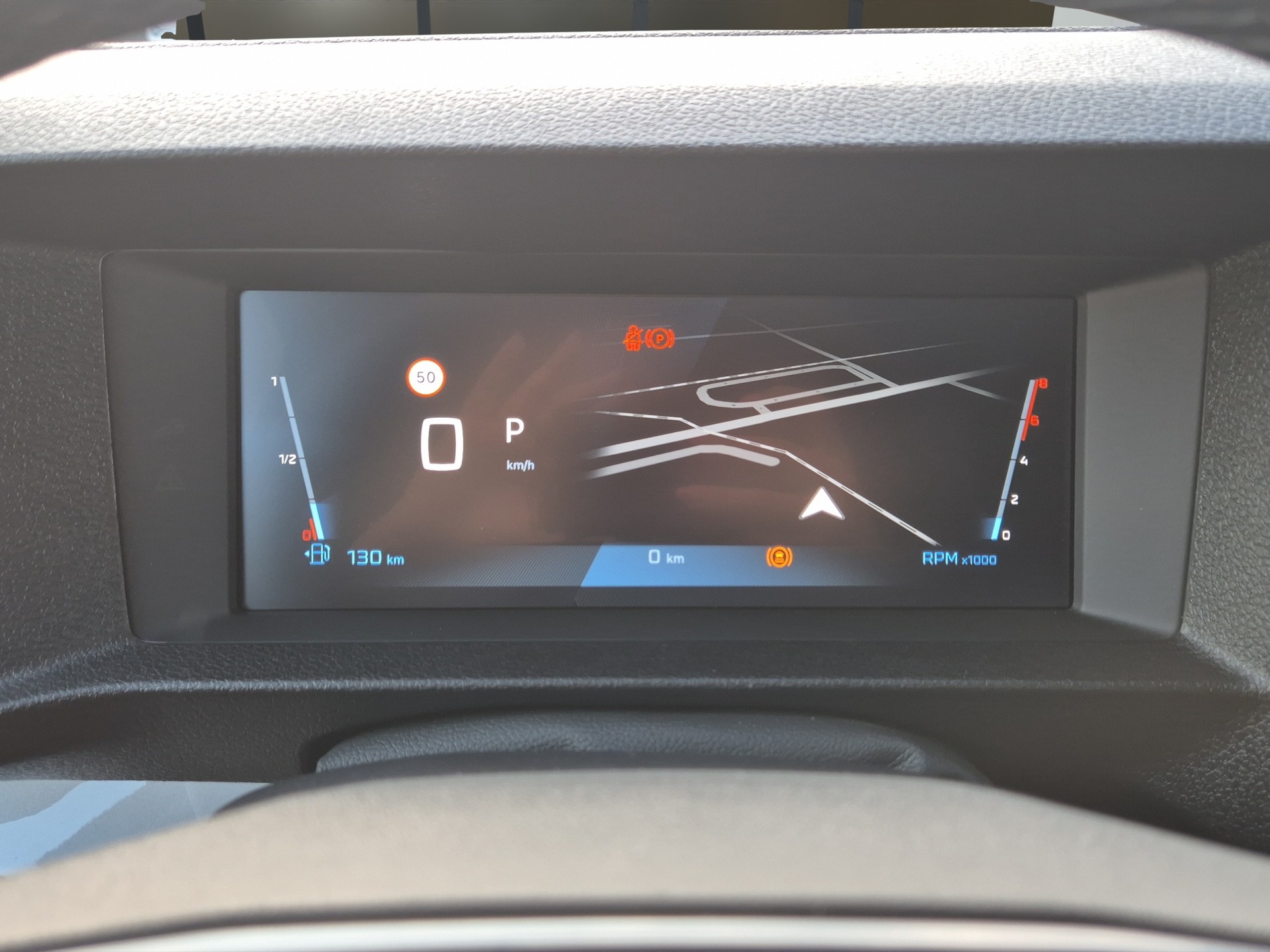 PEUGEOT Traveller Standard 2.2 BlueHDi 180 Family Edition S/S-image-10