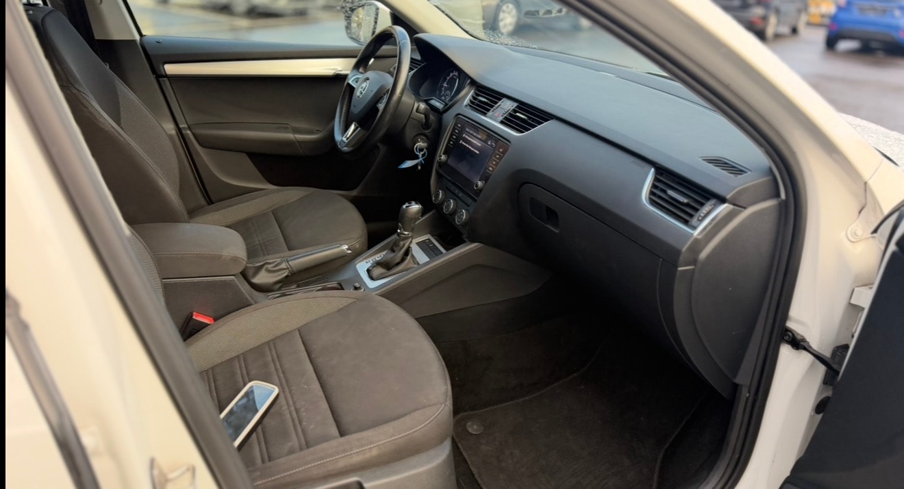 SKODA Octavia Combi 2.0 TDI Ambition 4x4-image-9