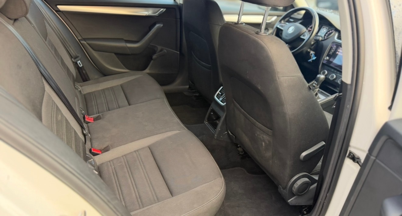 SKODA Octavia Combi 2.0 TDI Ambition 4x4-image-10