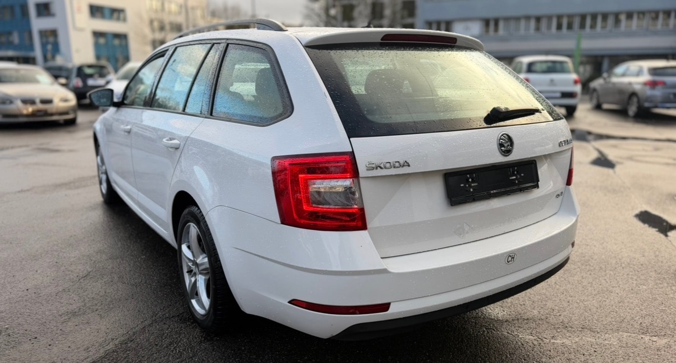 SKODA Octavia Combi 2.0 TDI Ambition 4x4-image-3