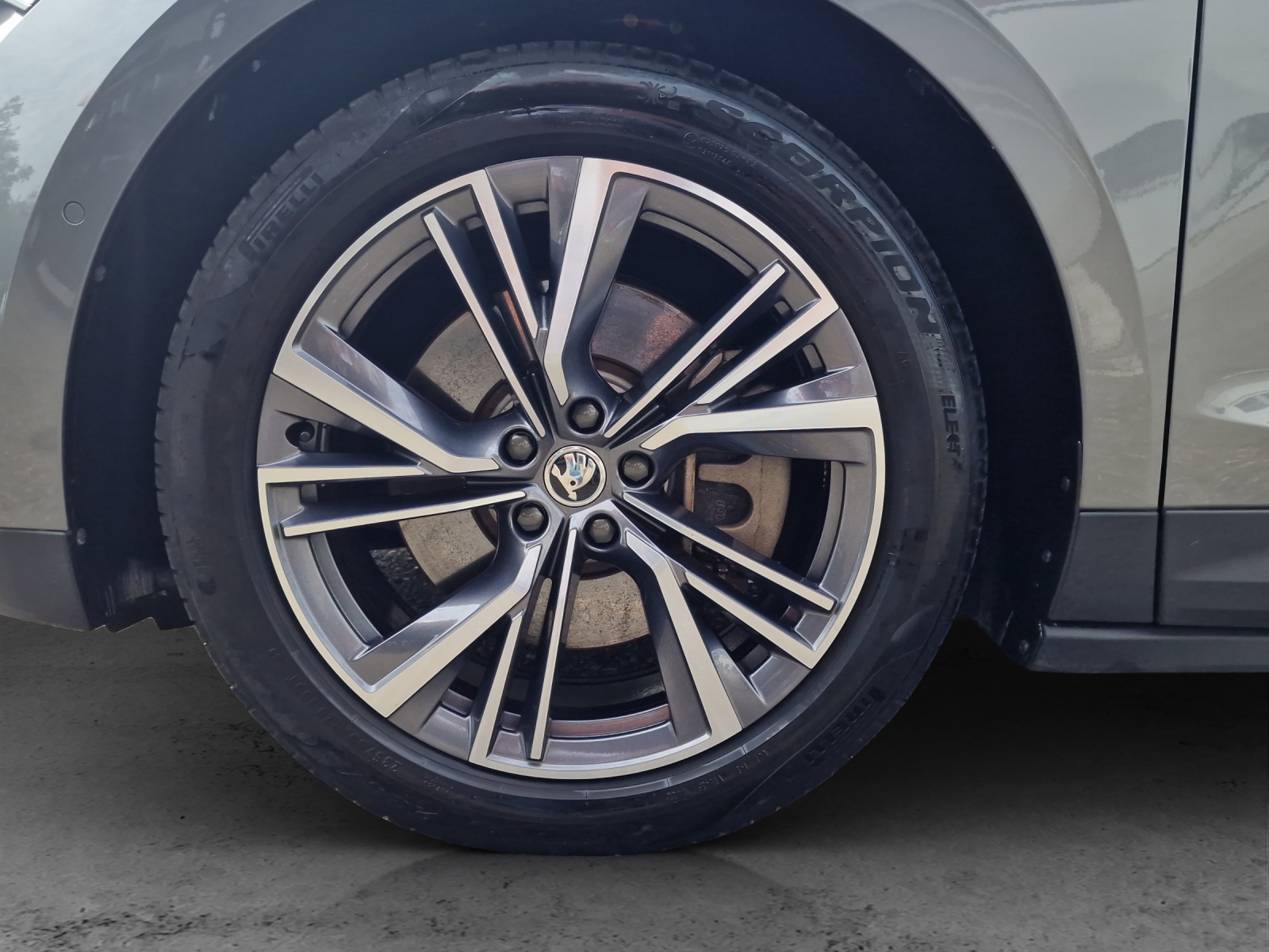 SKODA Enyaq iV 80x-image-12