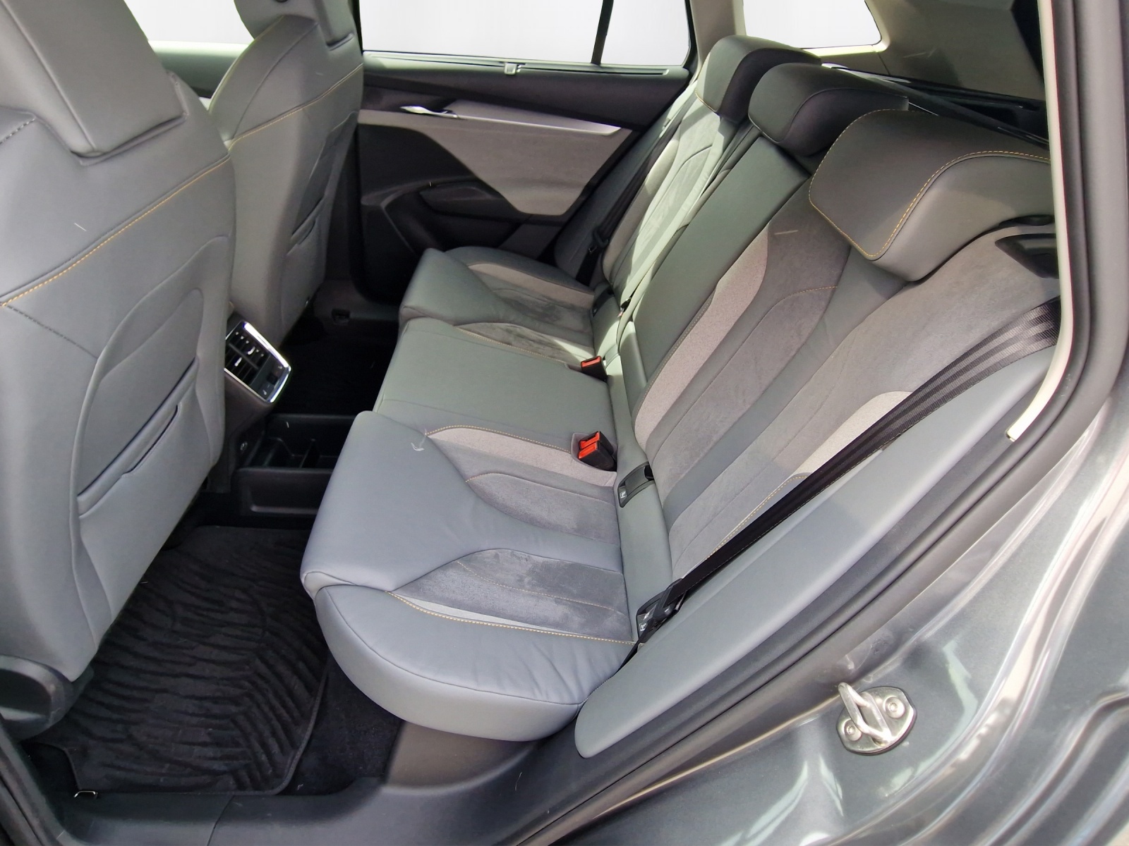 SKODA Enyaq iV 80x-image-10