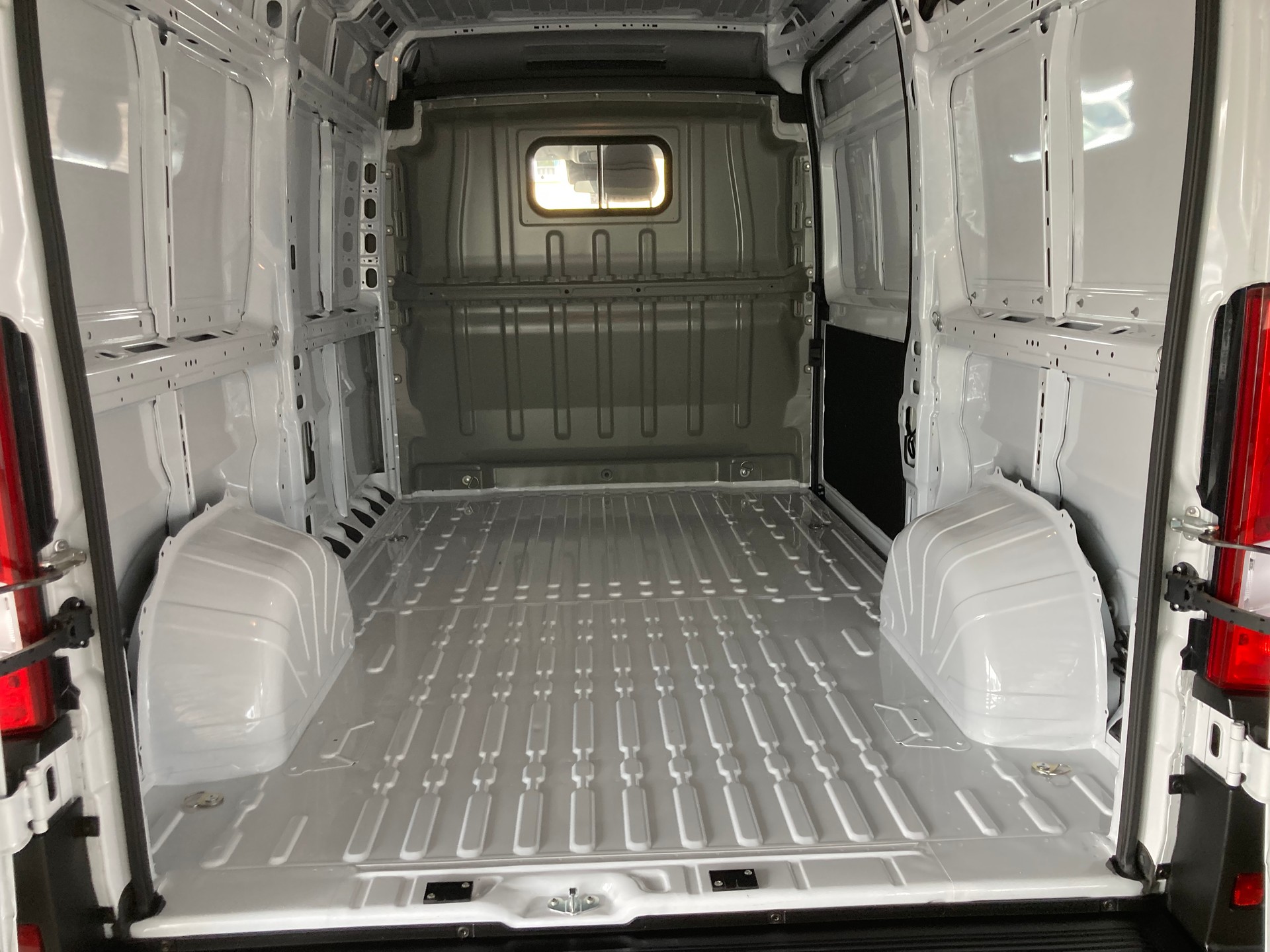 CITROEN Jumper 35 2.2 BlueHDi 140 L2H2 Kasten-image-9