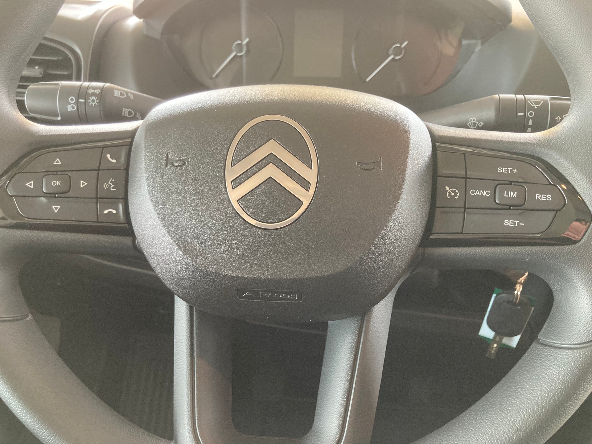 CITROEN Jumper 35 2.2 BlueHDi 140 L2H2 Kasten-image-11